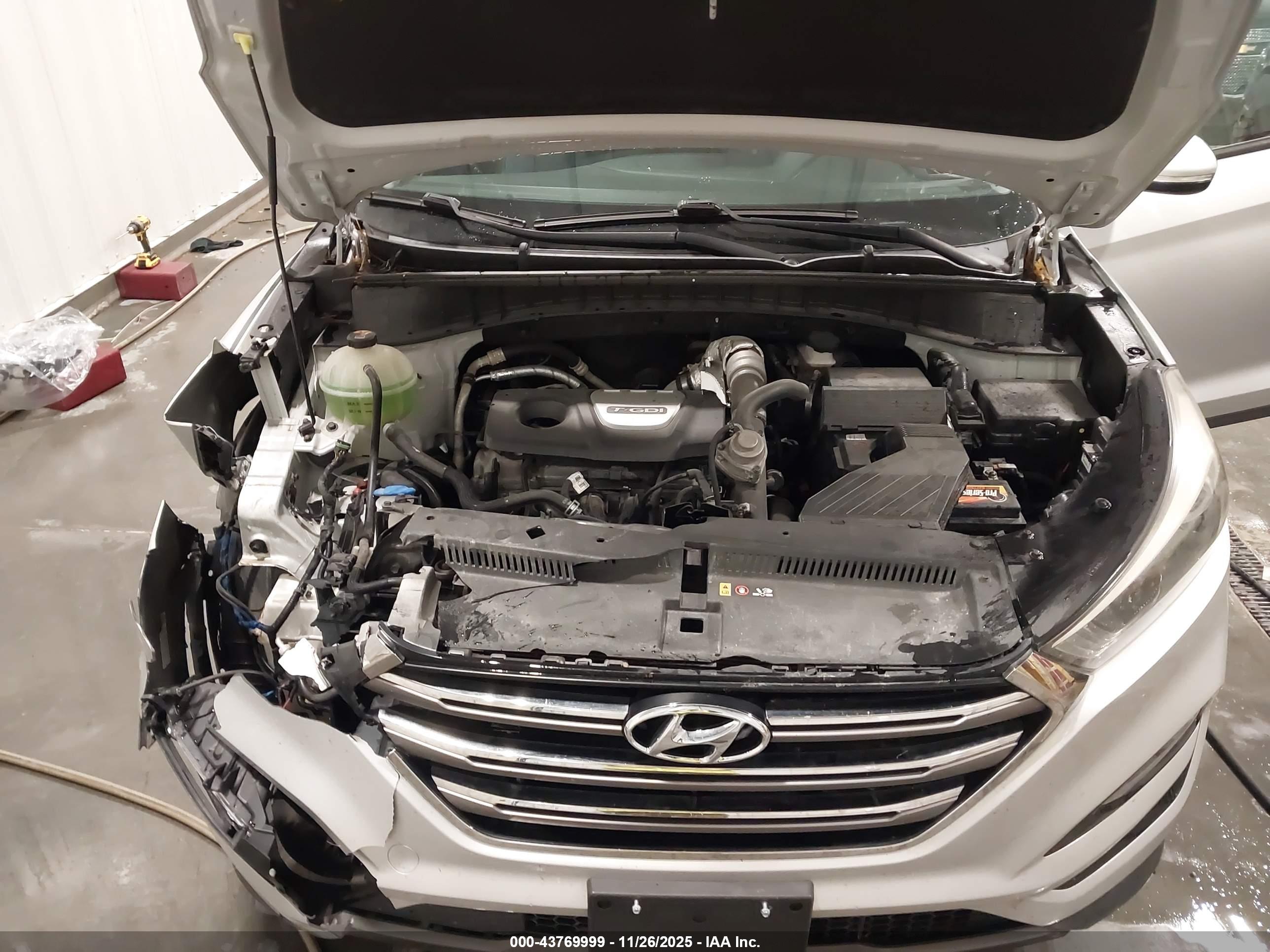 HYUNDAI TUCSON image 10