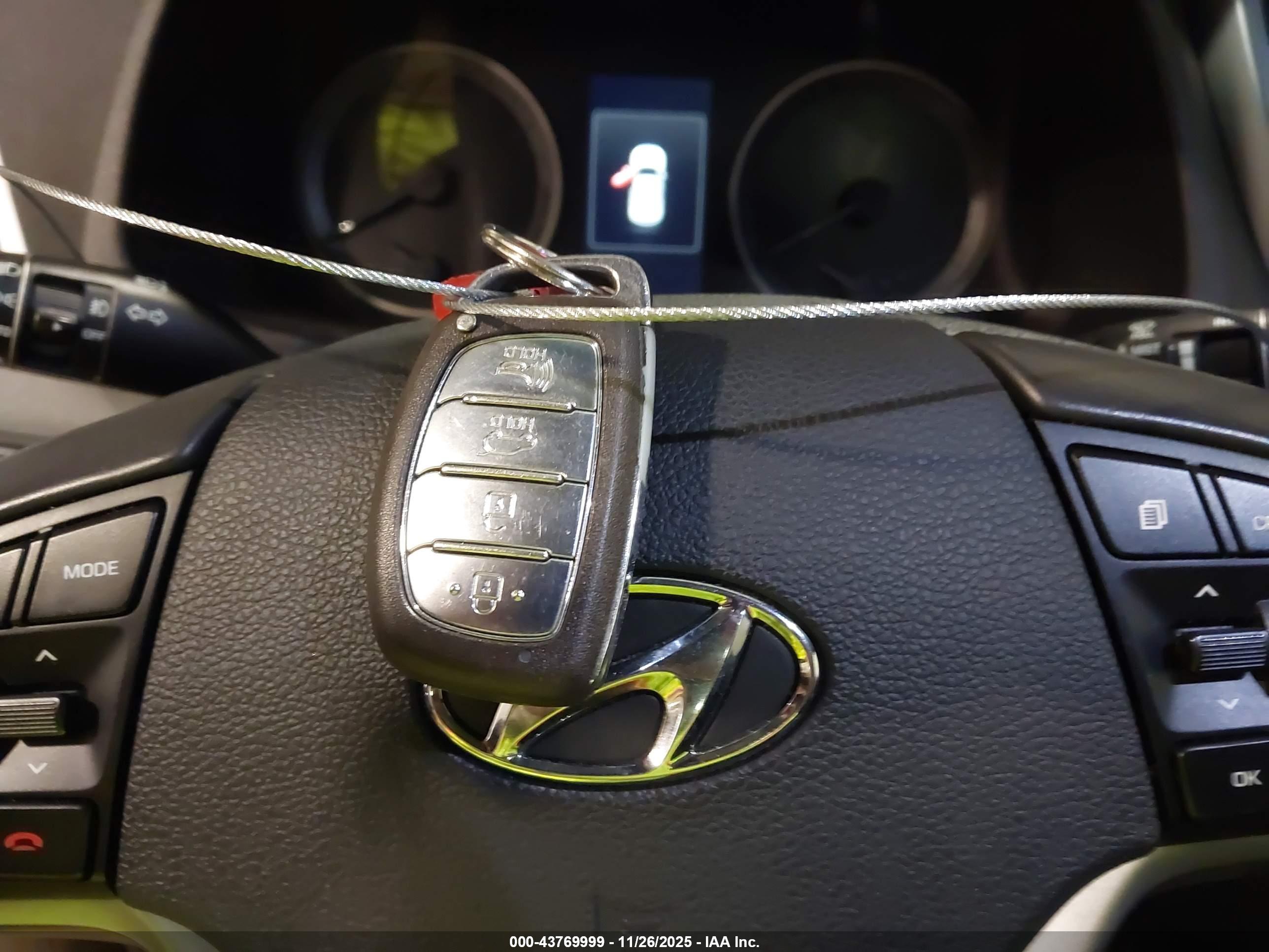 HYUNDAI TUCSON image 11