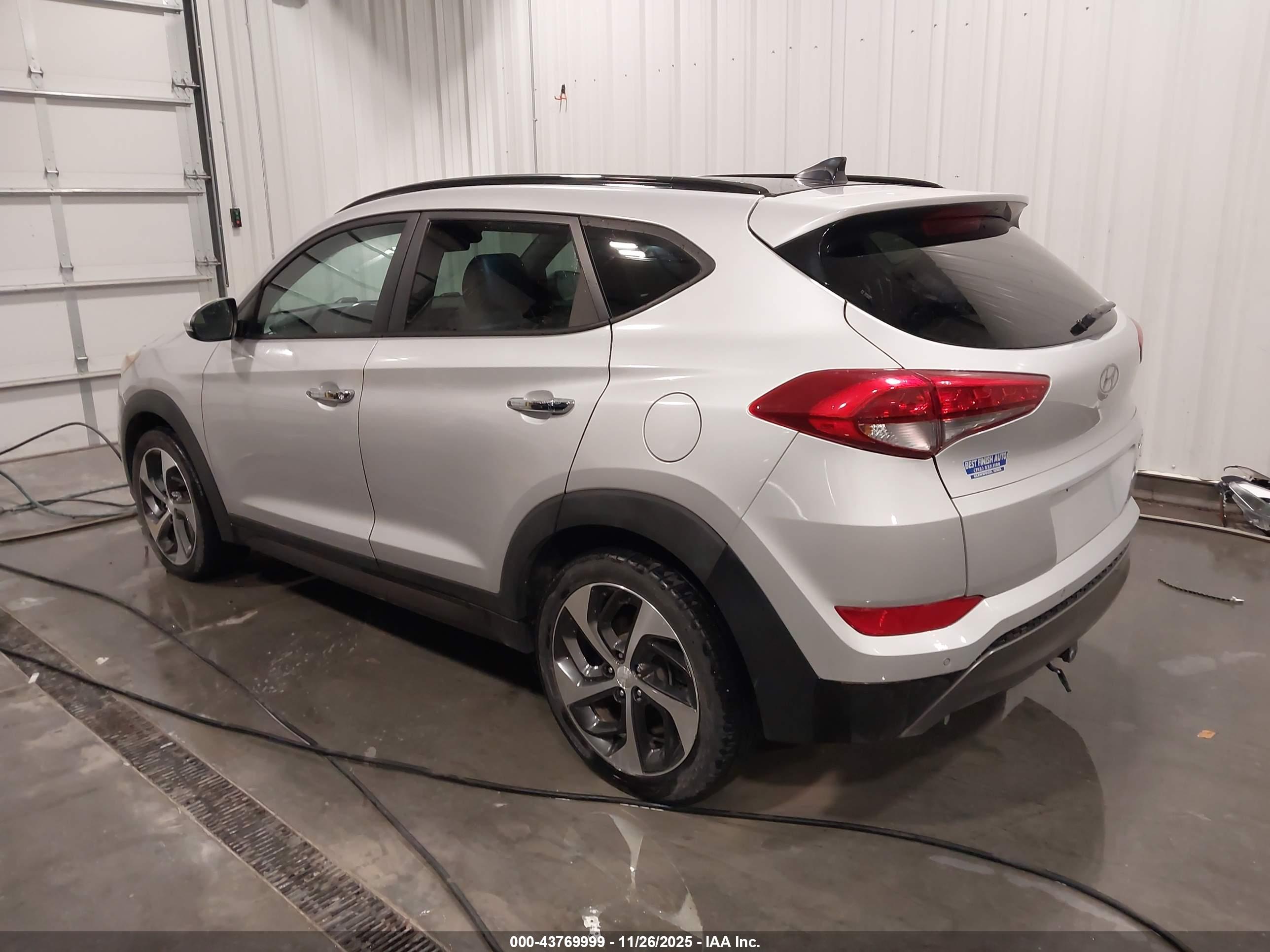 HYUNDAI TUCSON image 3