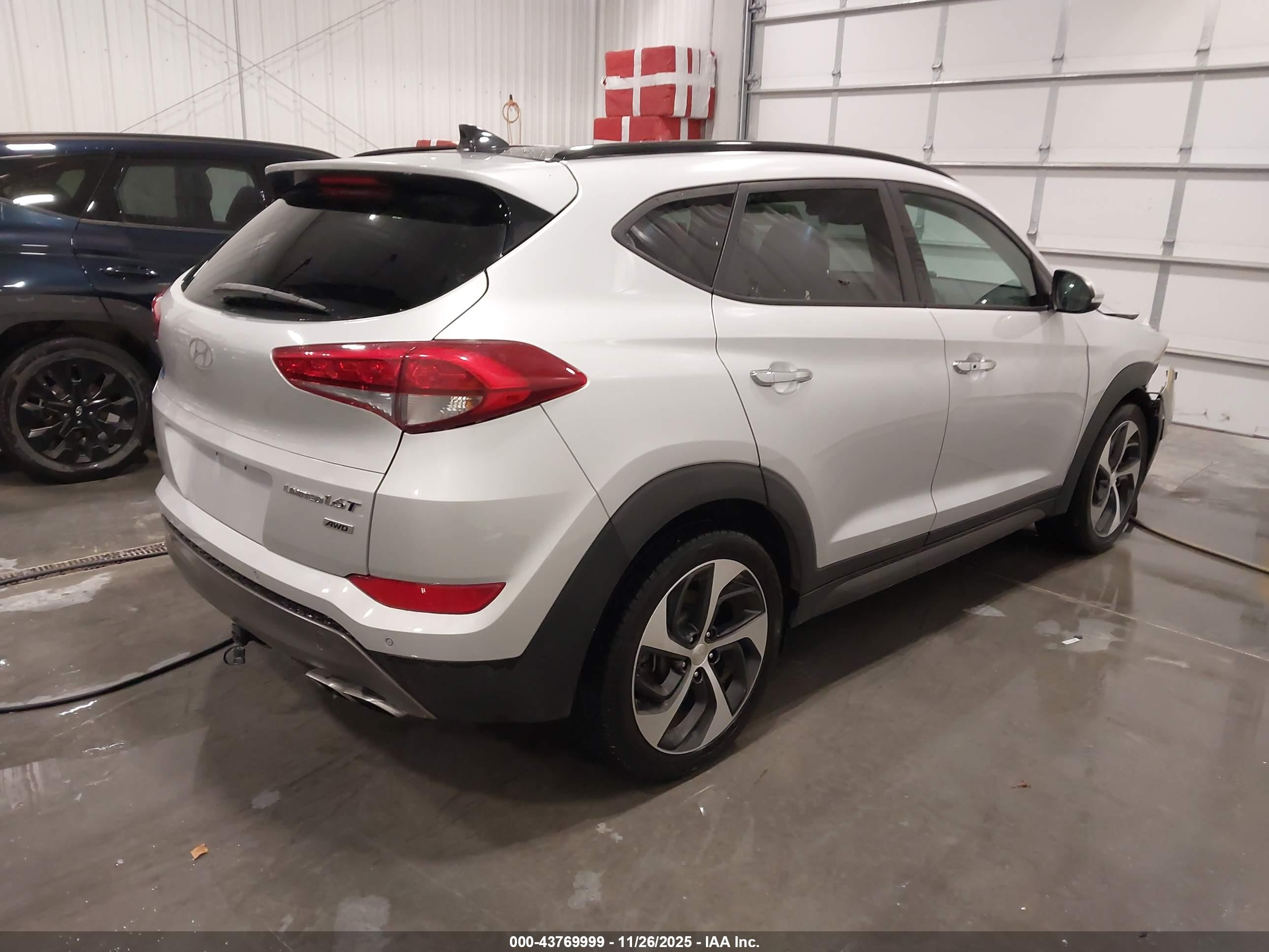 HYUNDAI TUCSON image 4