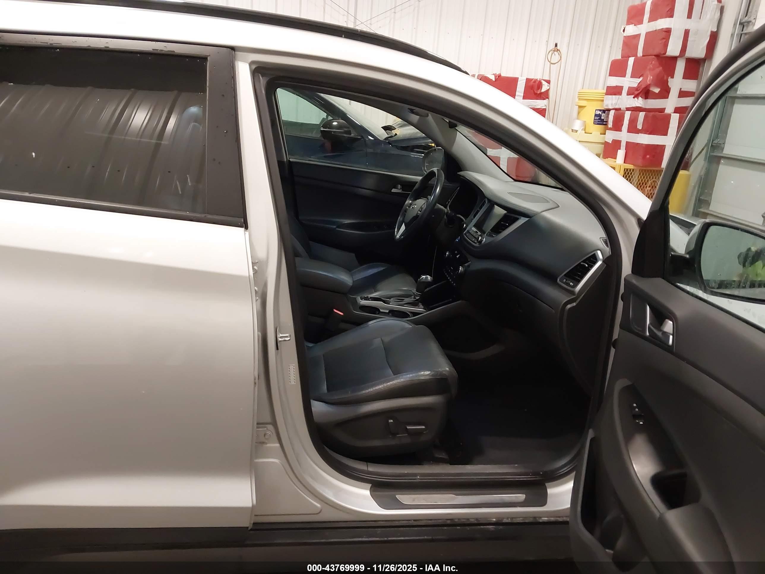 HYUNDAI TUCSON image 5