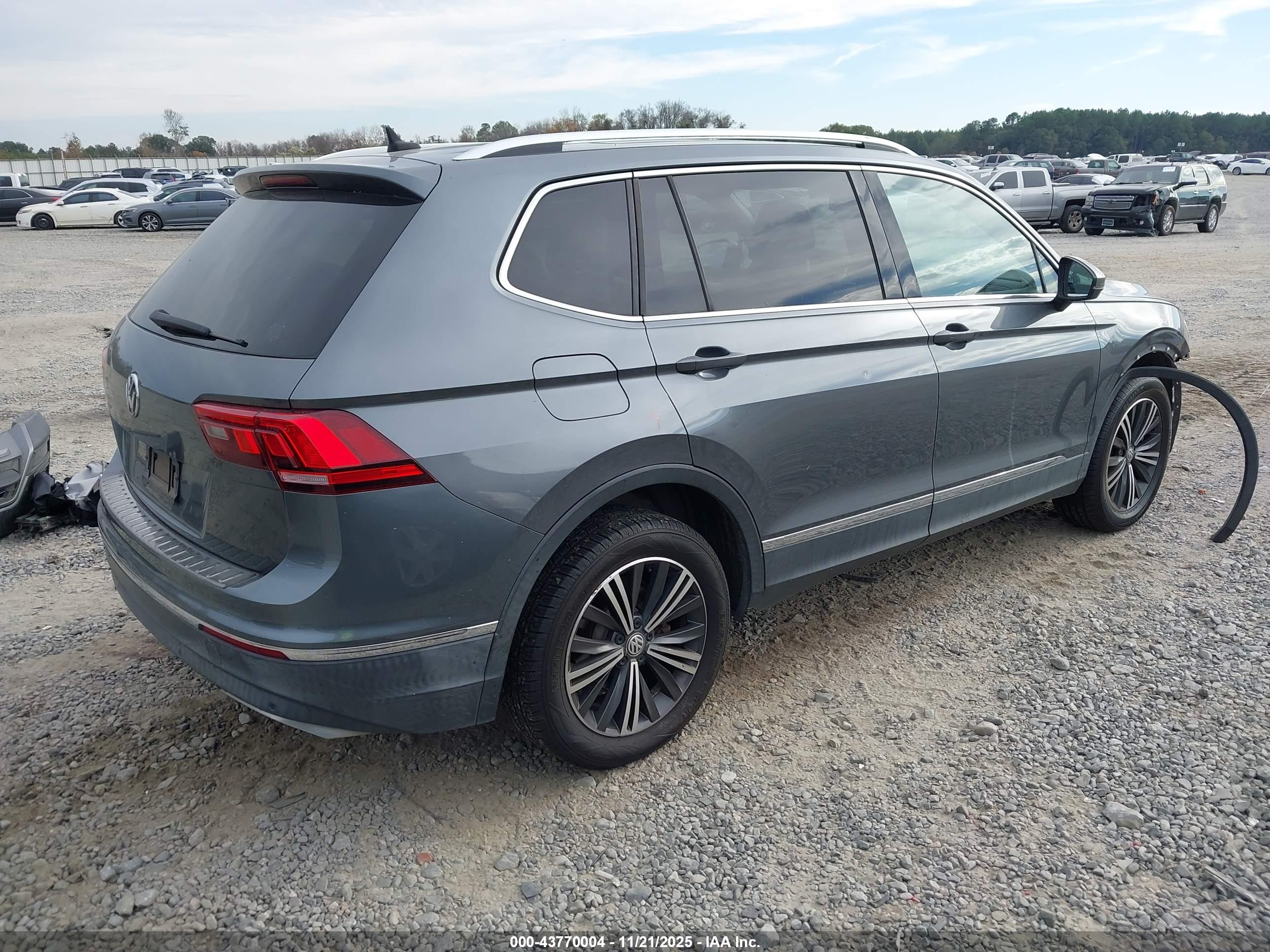 VOLKSWAGEN TIGUAN image 4