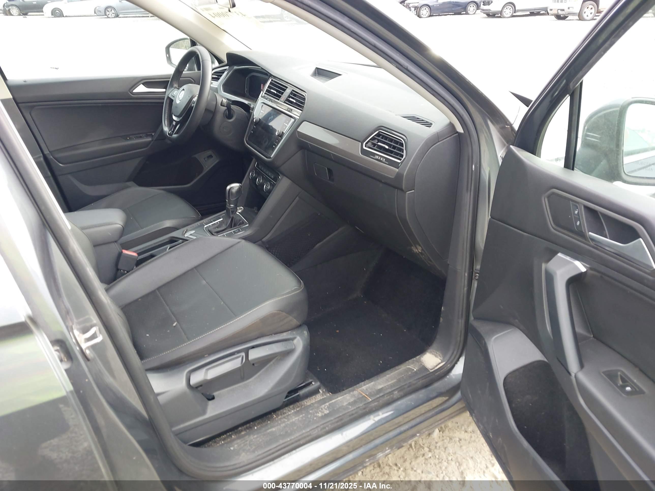 VOLKSWAGEN TIGUAN image 5
