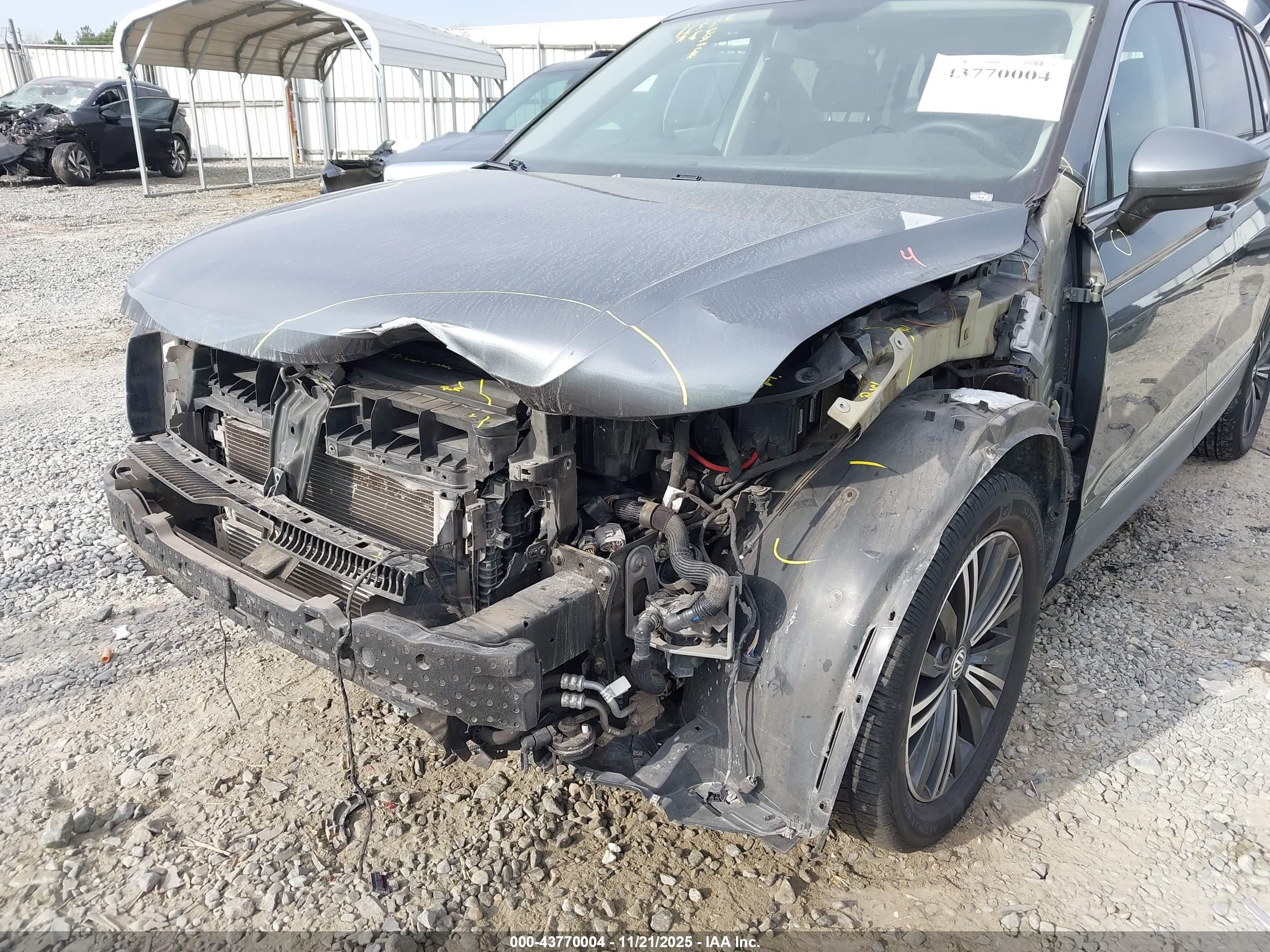 VOLKSWAGEN TIGUAN image 6