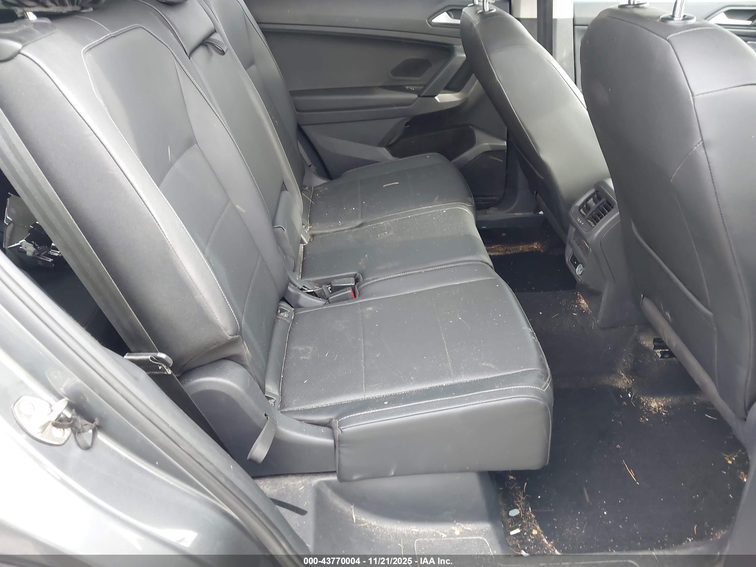 VOLKSWAGEN TIGUAN image 8