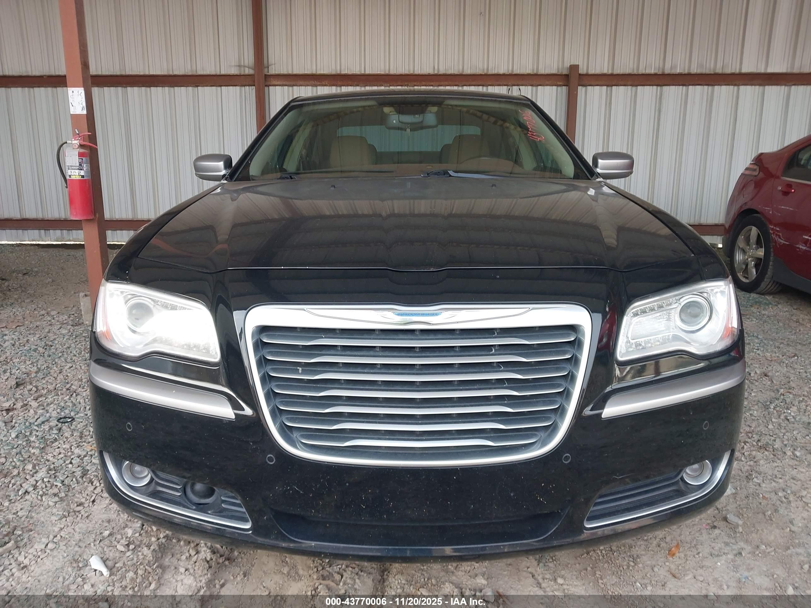 CHRYSLER 300C image 6