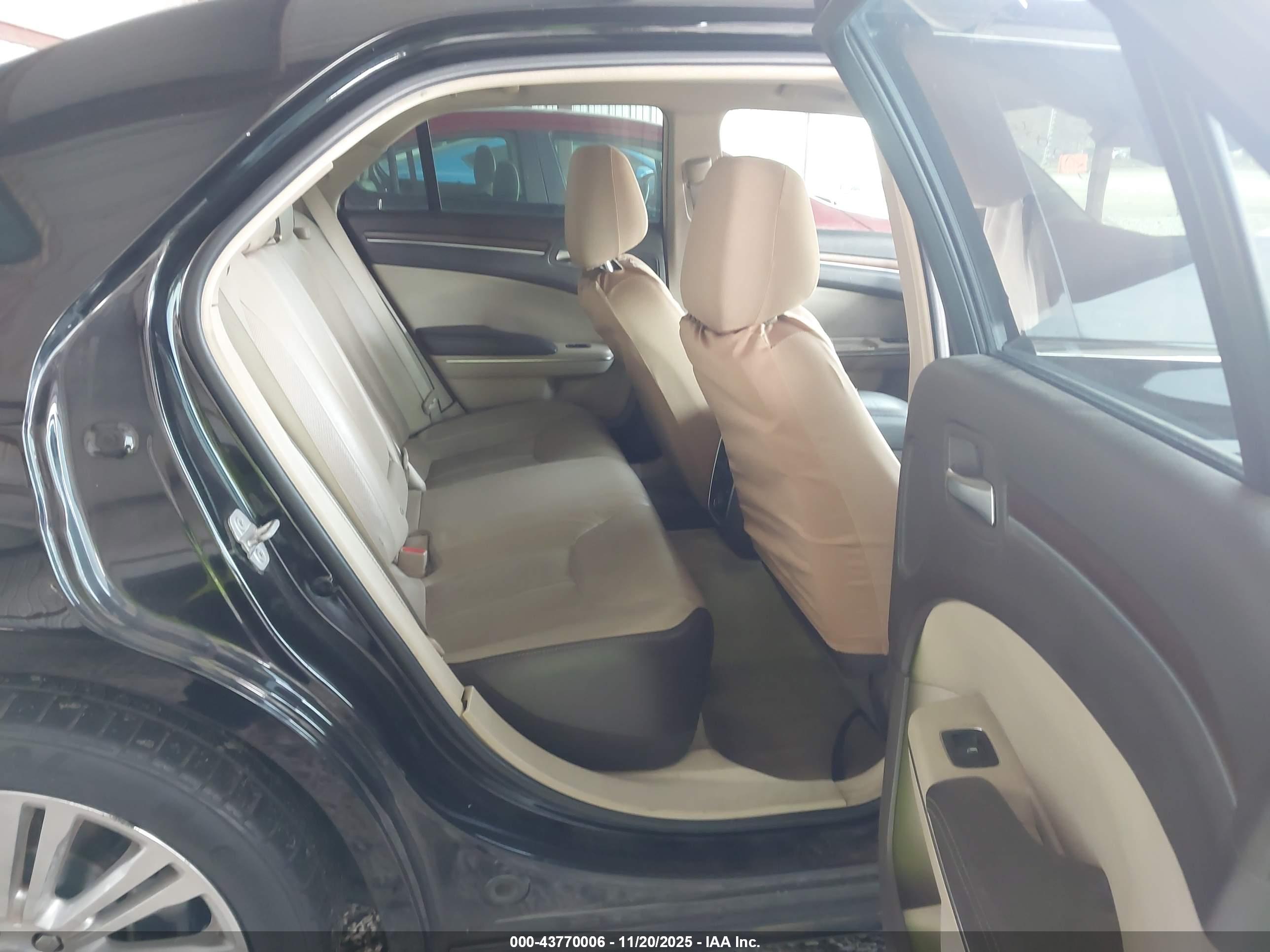 CHRYSLER 300C image 8