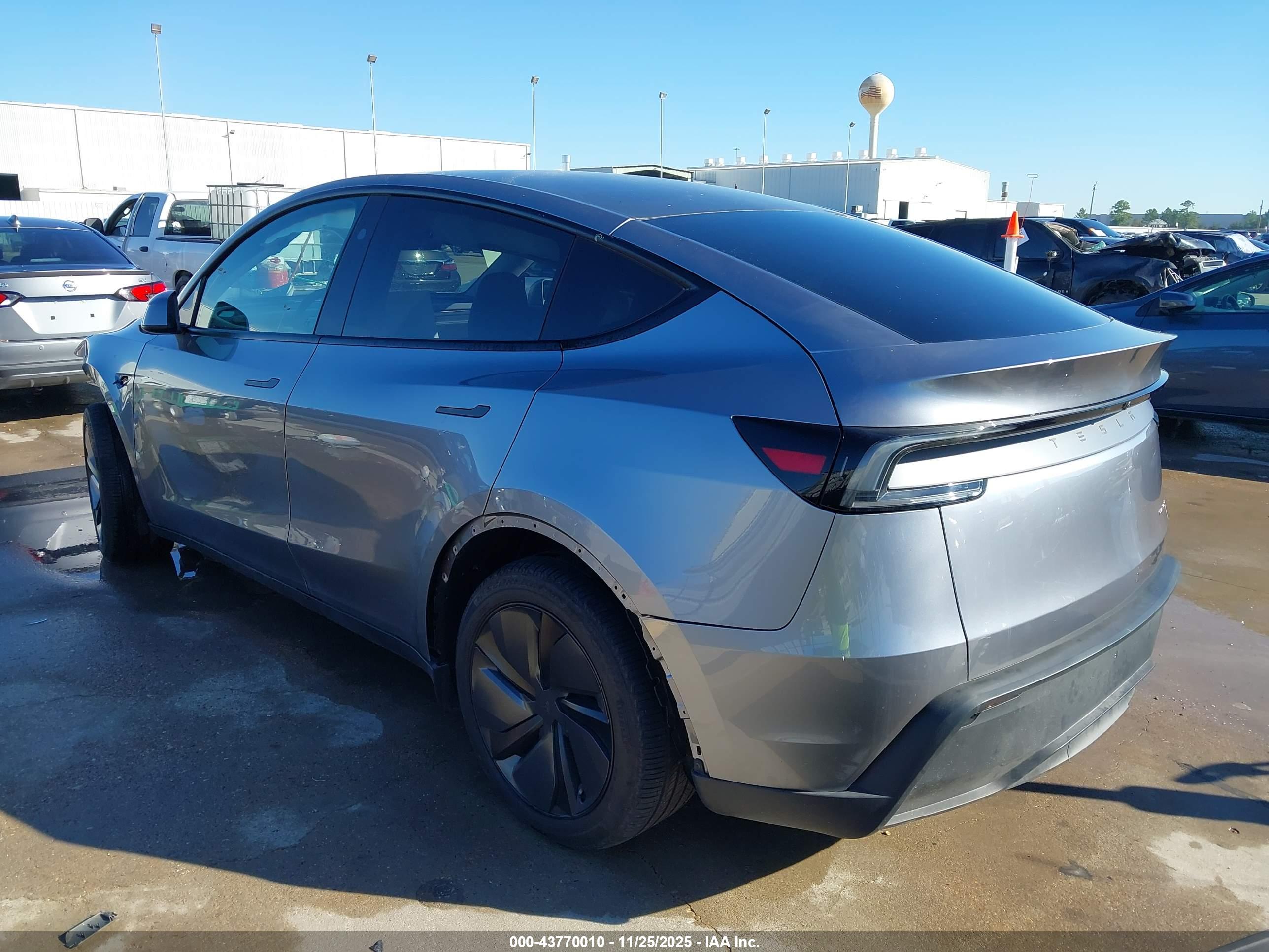TESLA MODEL image 3