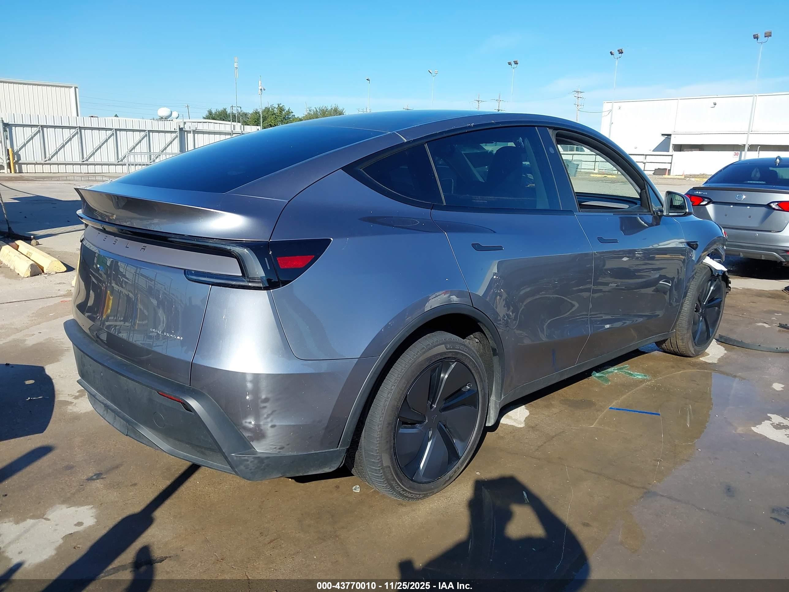 TESLA MODEL image 4