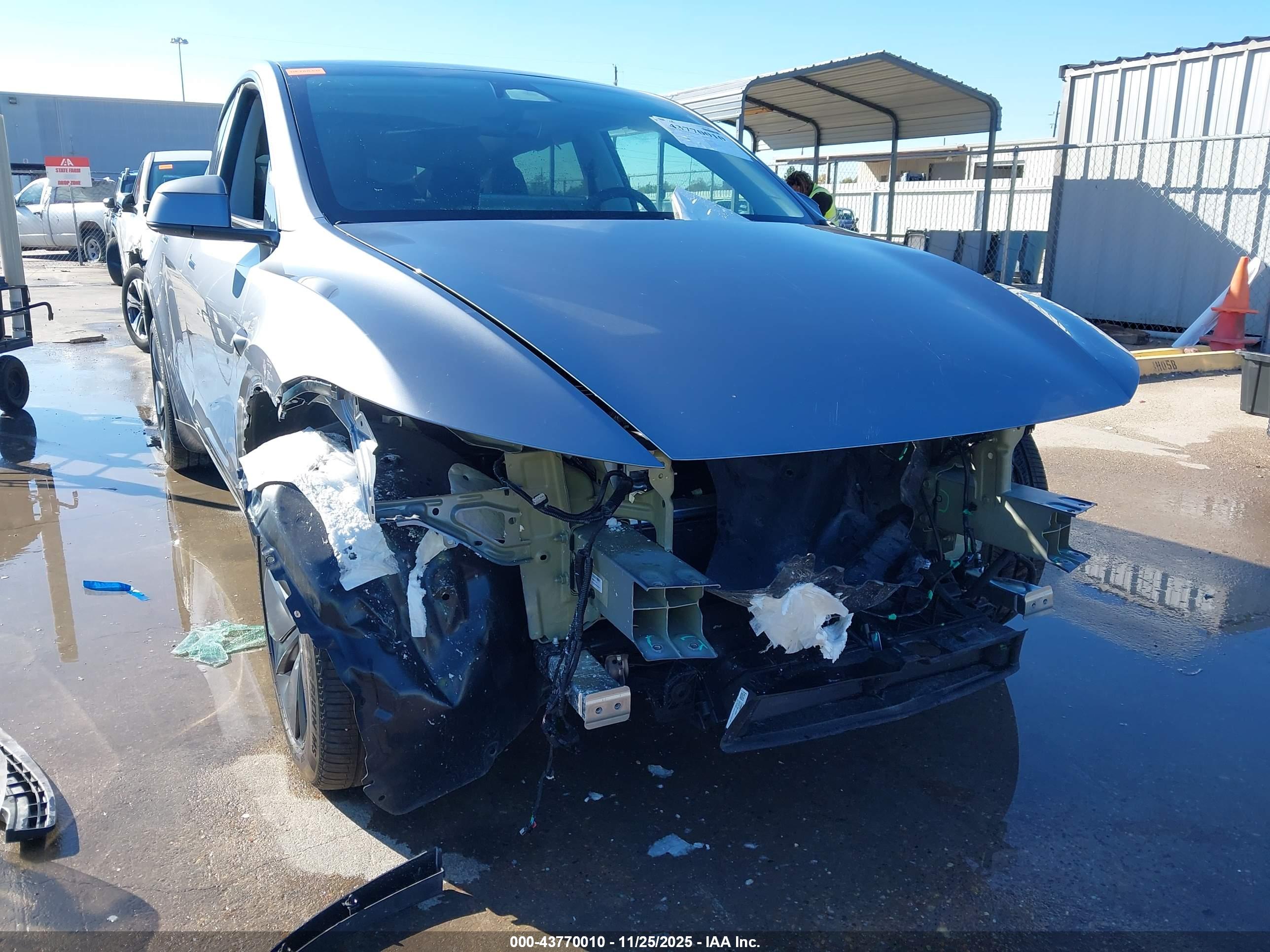 TESLA MODEL image 6