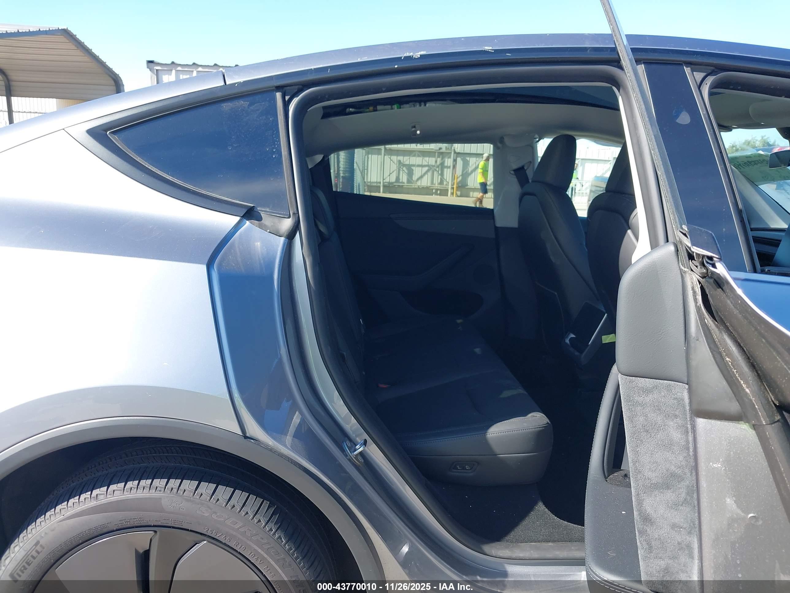 TESLA MODEL image 8