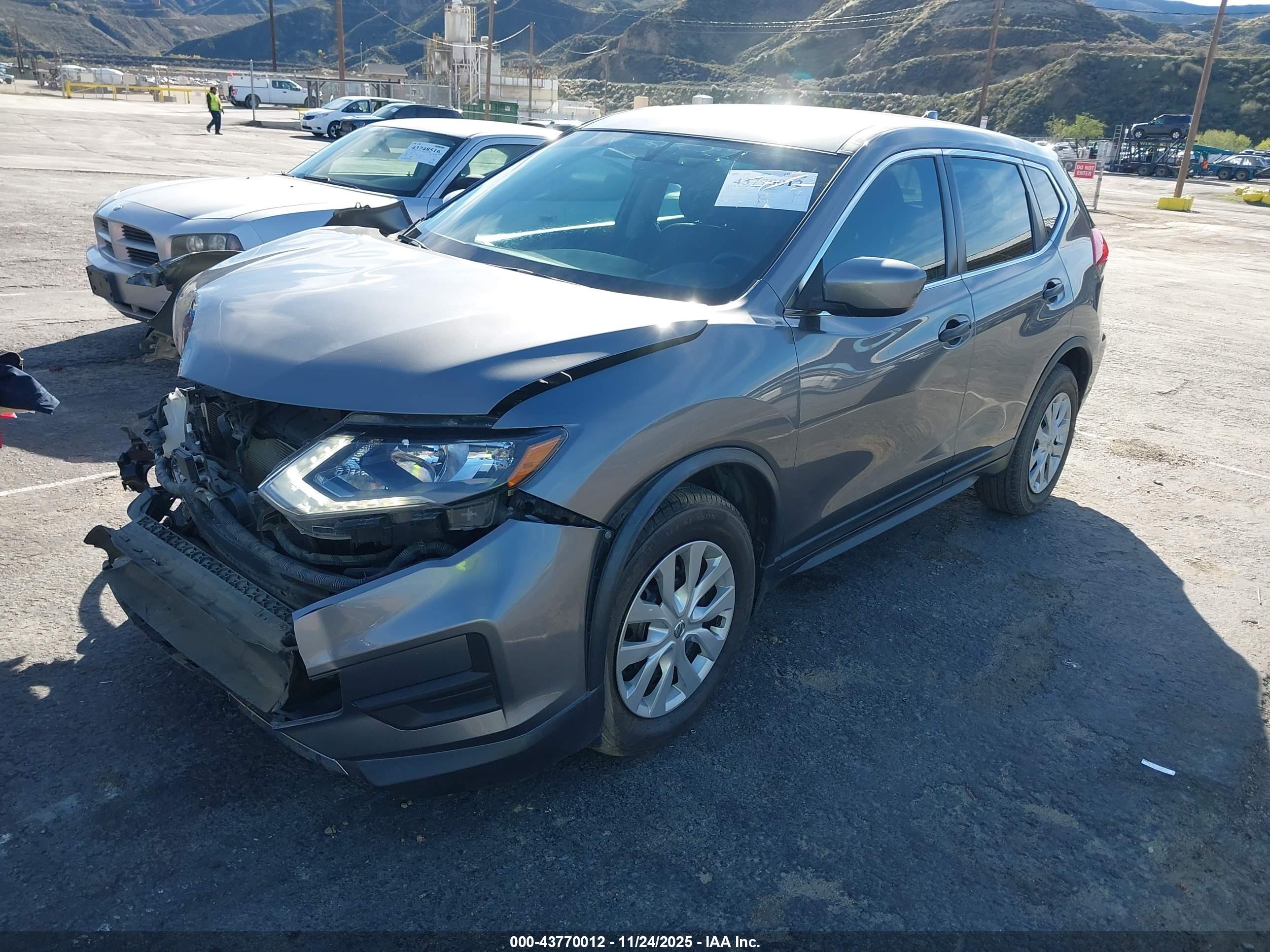 NISSAN ROGUE image 2