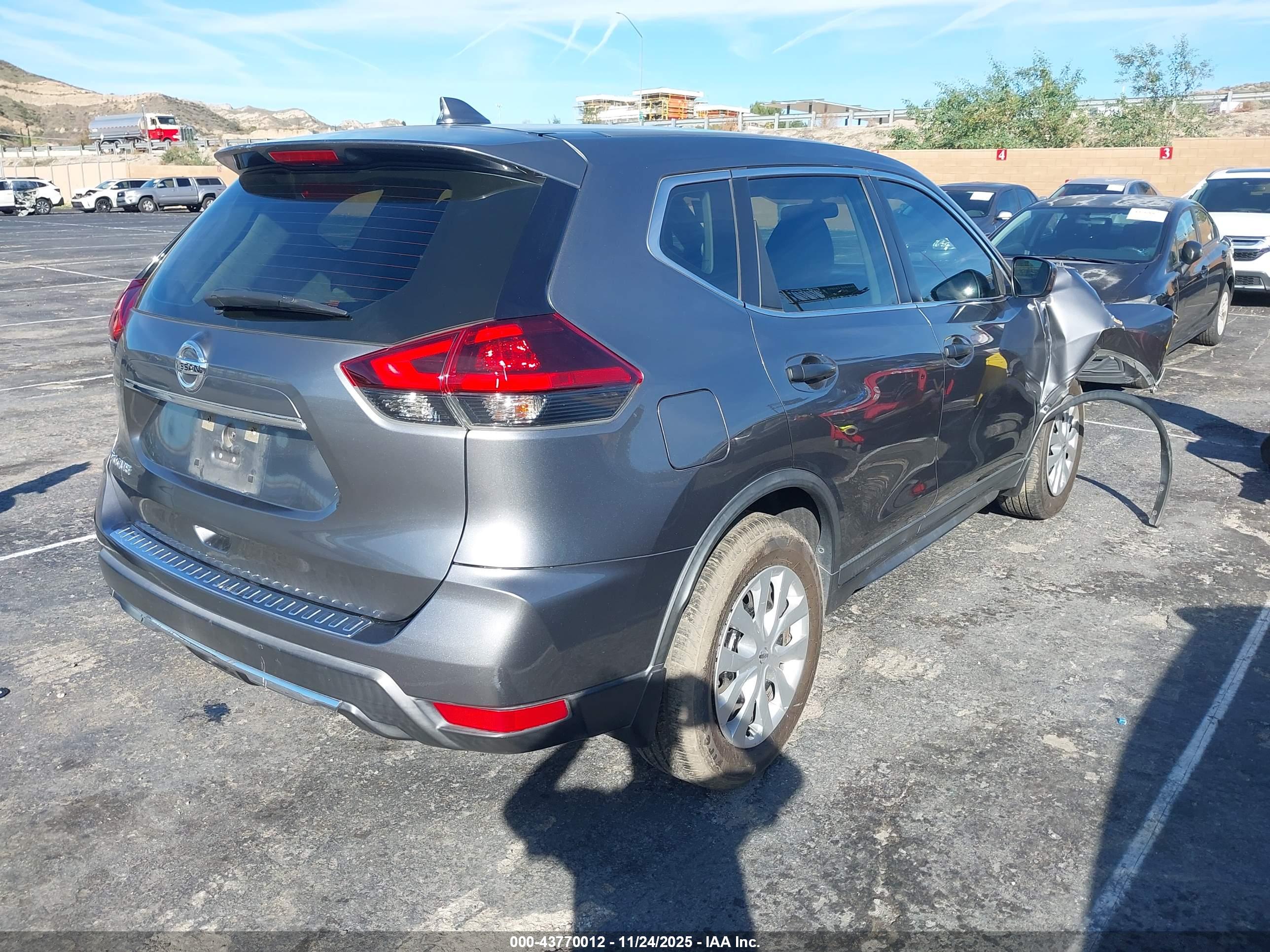 NISSAN ROGUE image 4