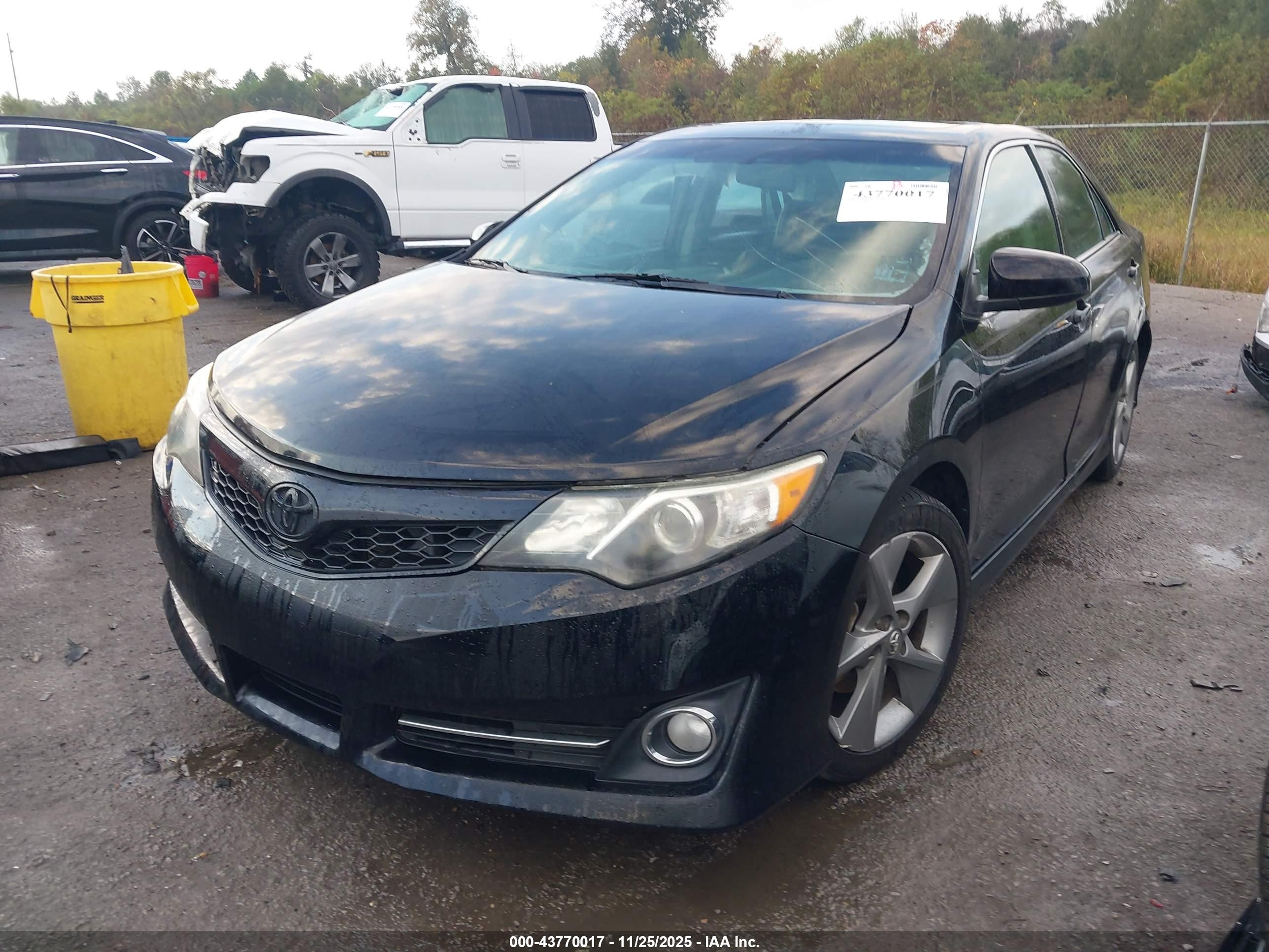 TOYOTA CAMRY image 2