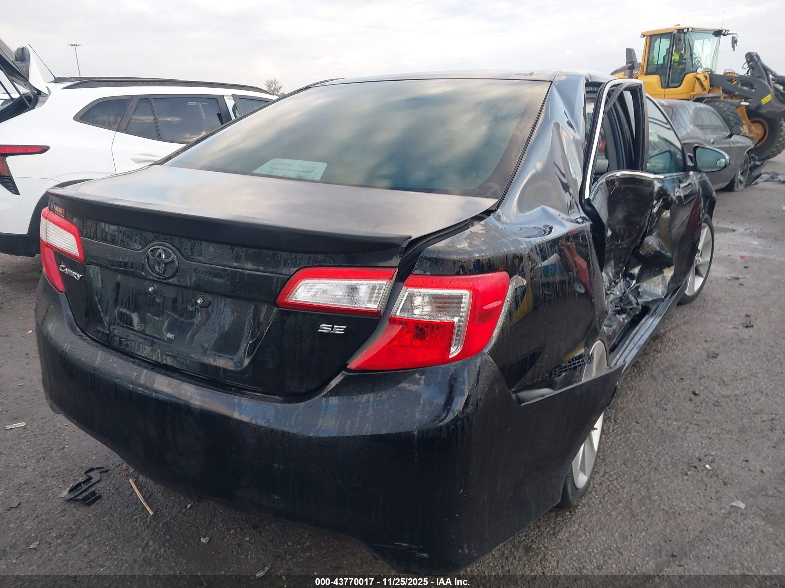 TOYOTA CAMRY image 4