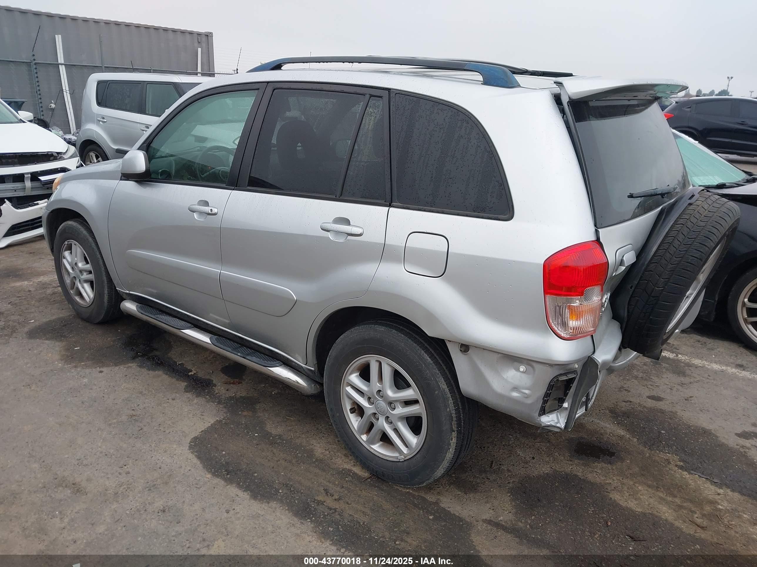 TOYOTA RAV4 image 3