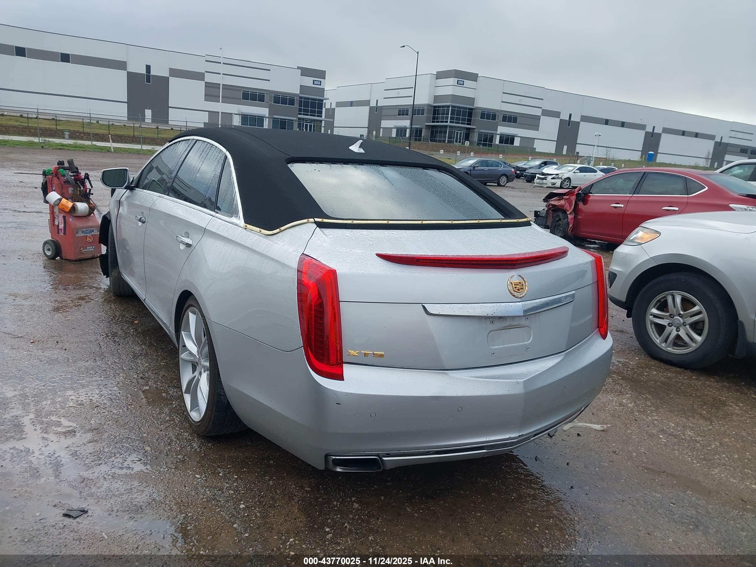 CADILLAC XTS image 3
