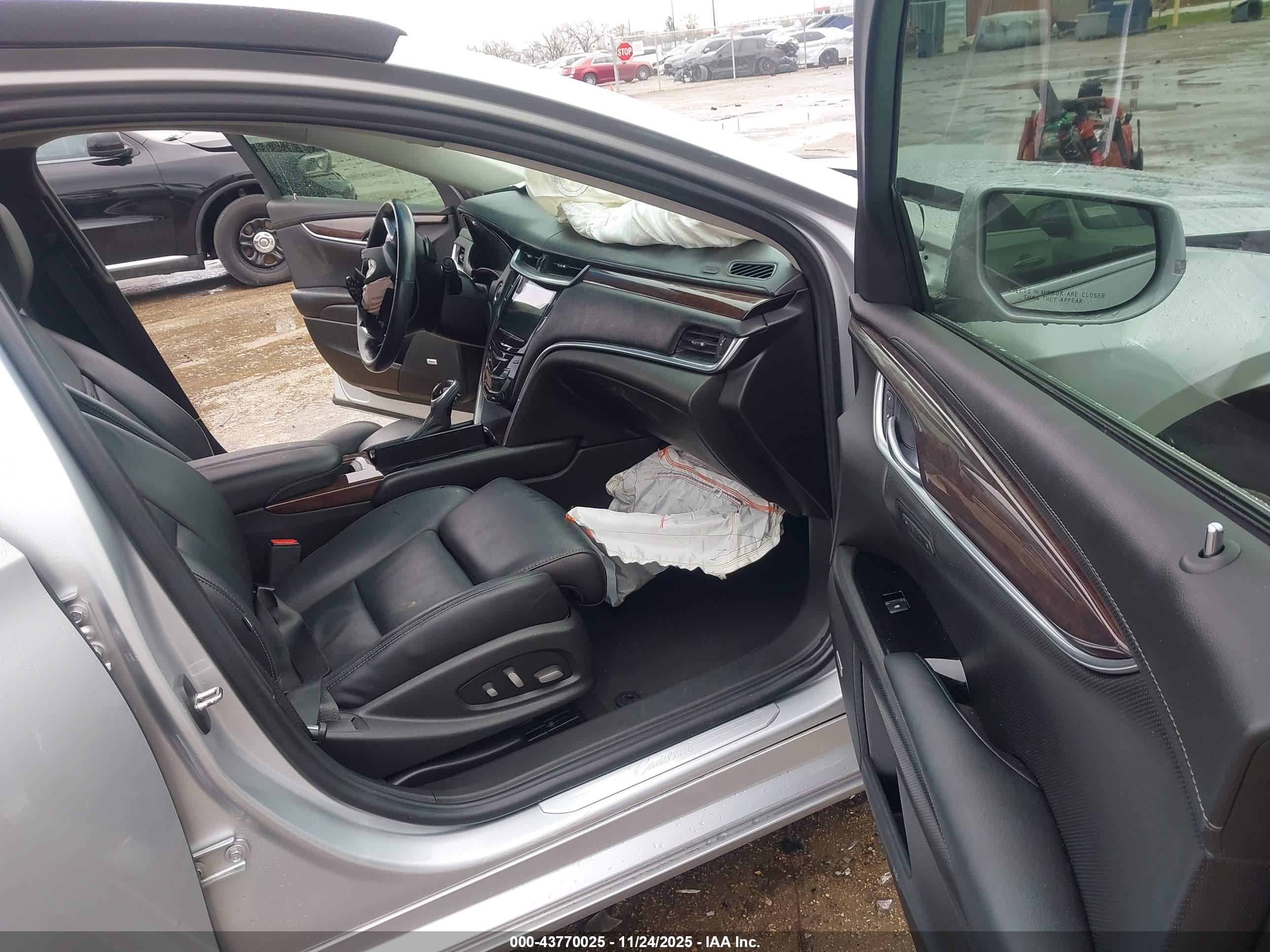 CADILLAC XTS image 5