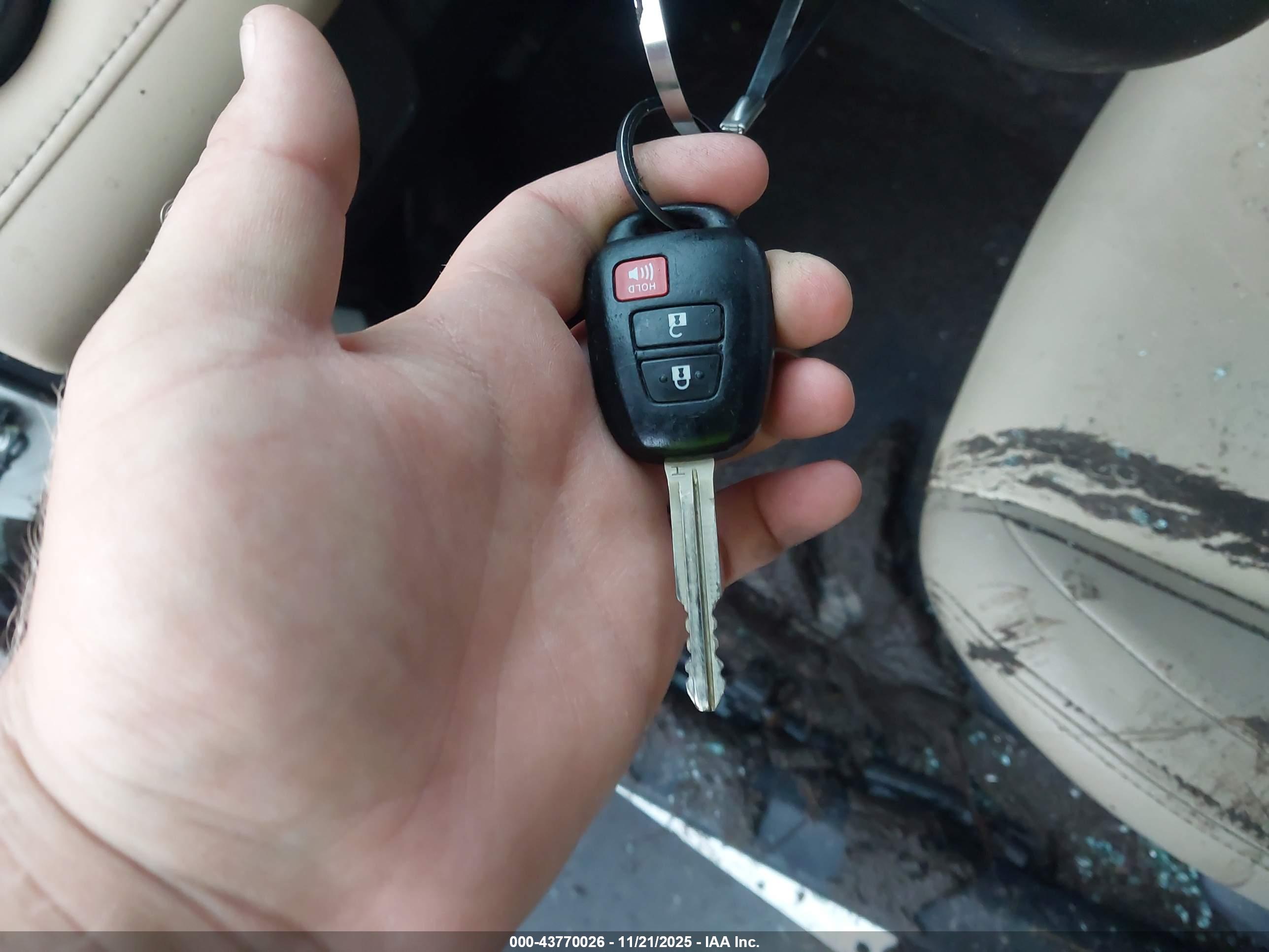 TOYOTA RAV4 image 11