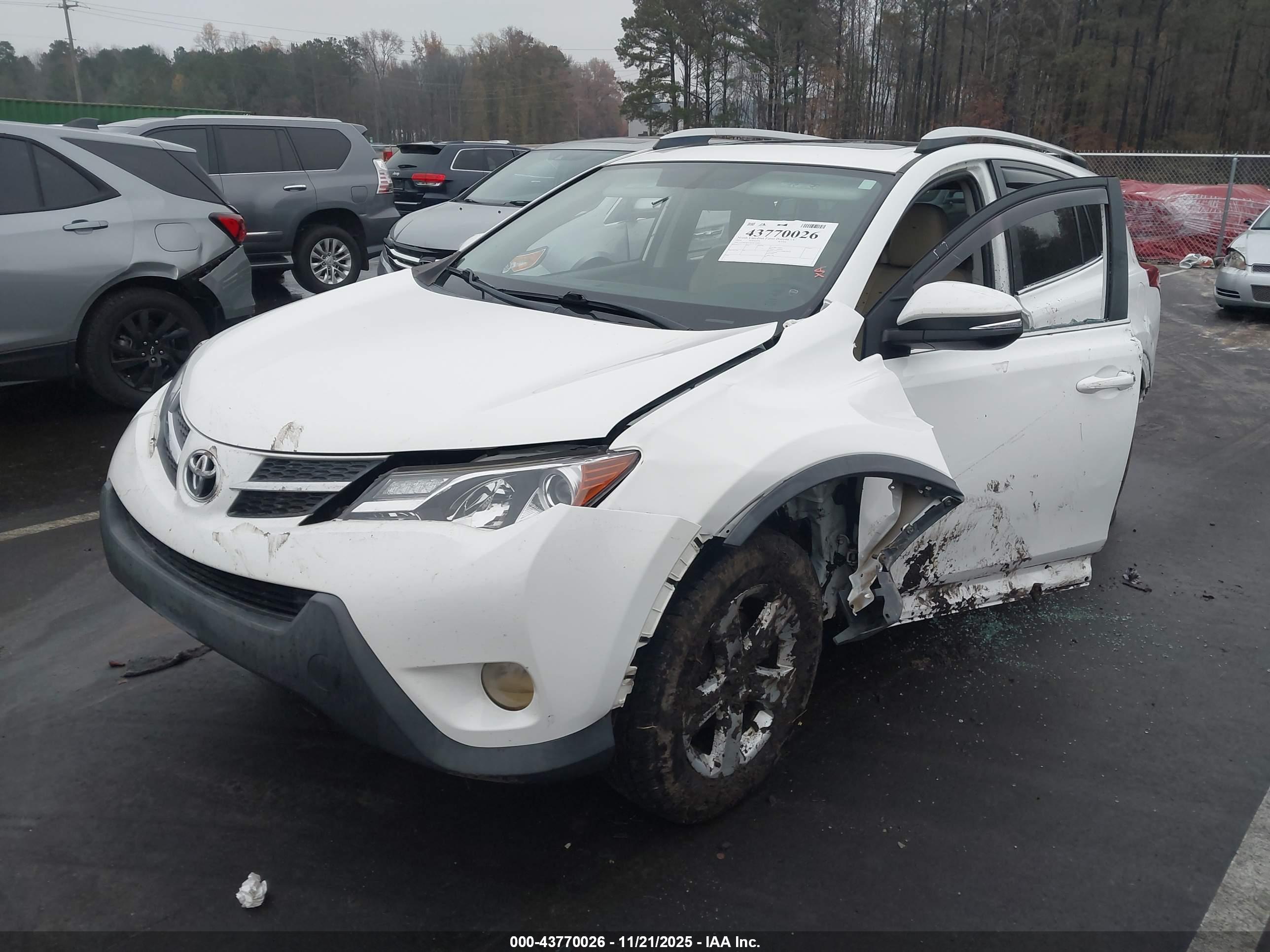 TOYOTA RAV4 image 2