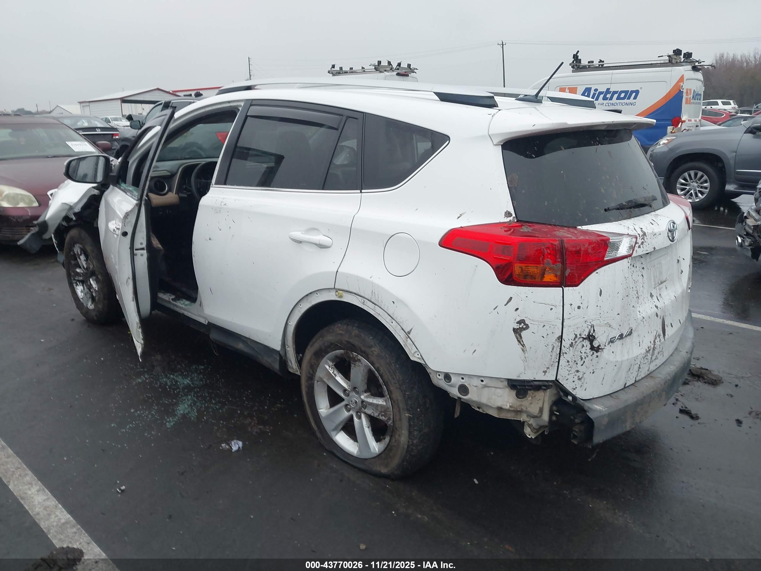 TOYOTA RAV4 image 3