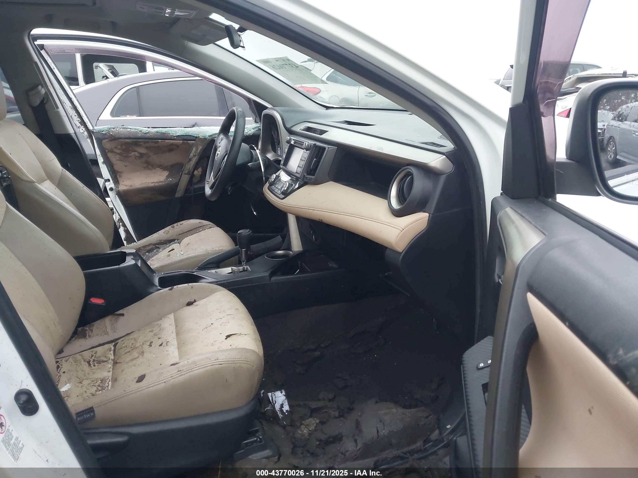 TOYOTA RAV4 image 5