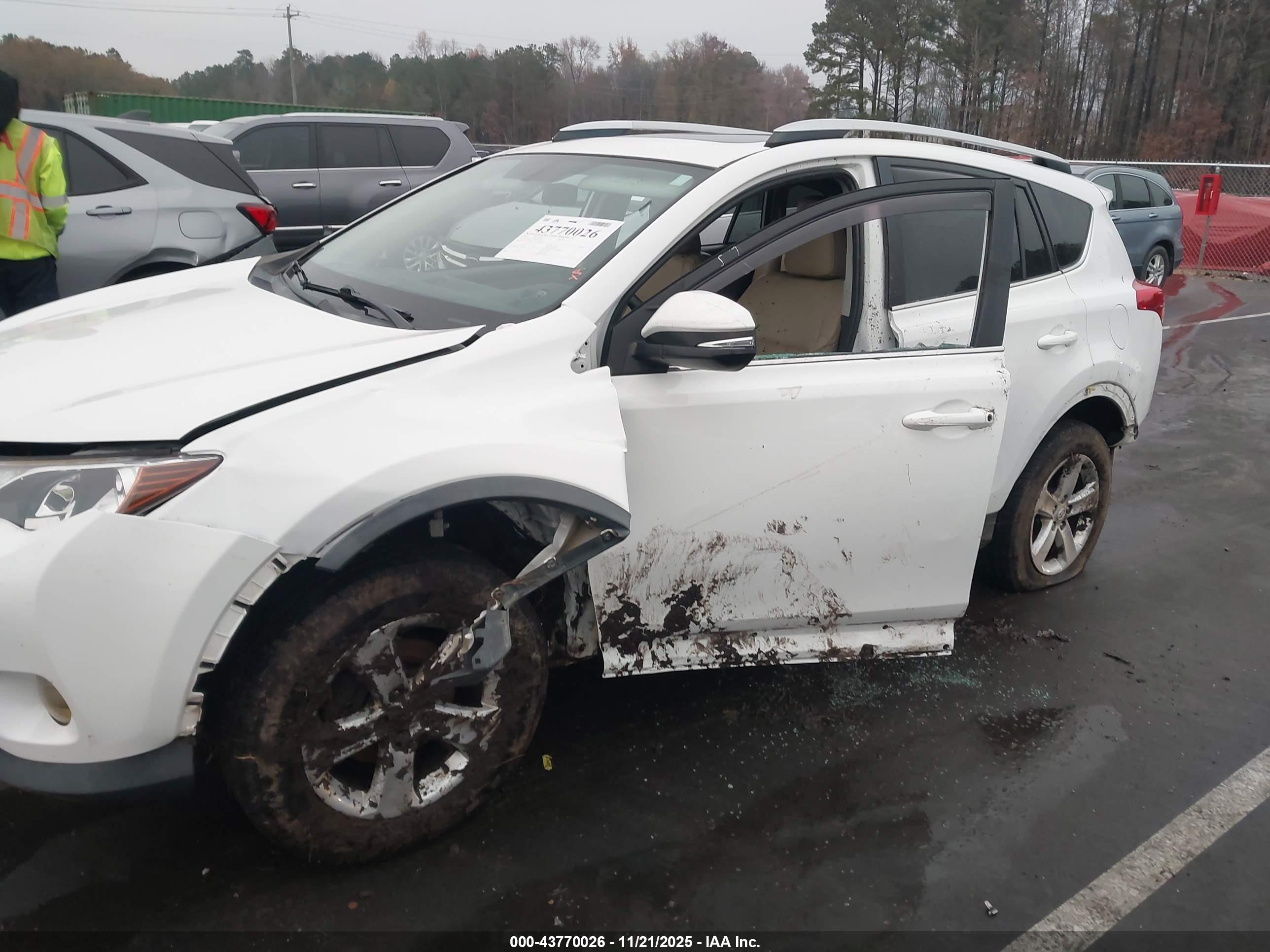 TOYOTA RAV4 image 6