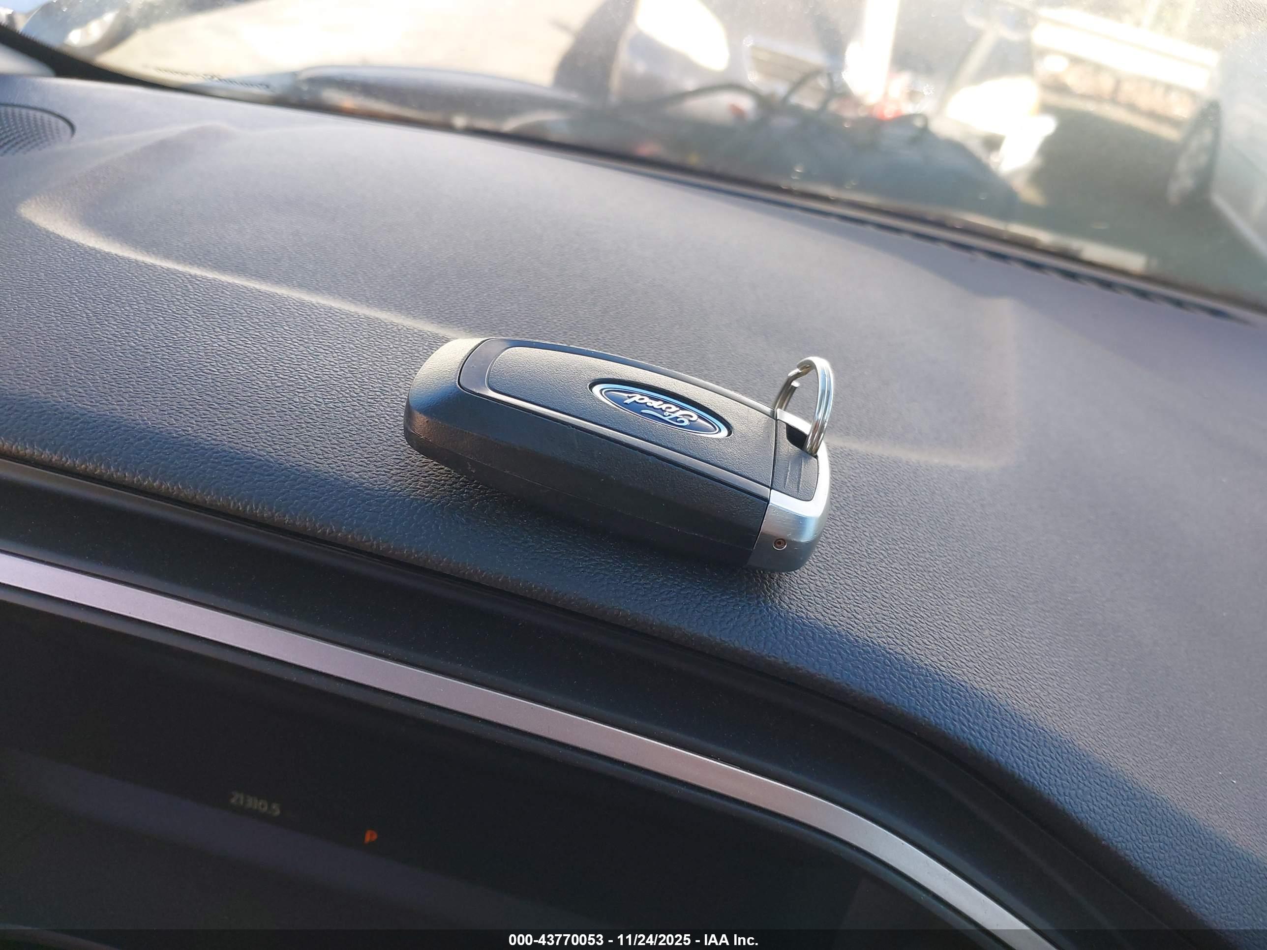 FORD ESCAPE image 11