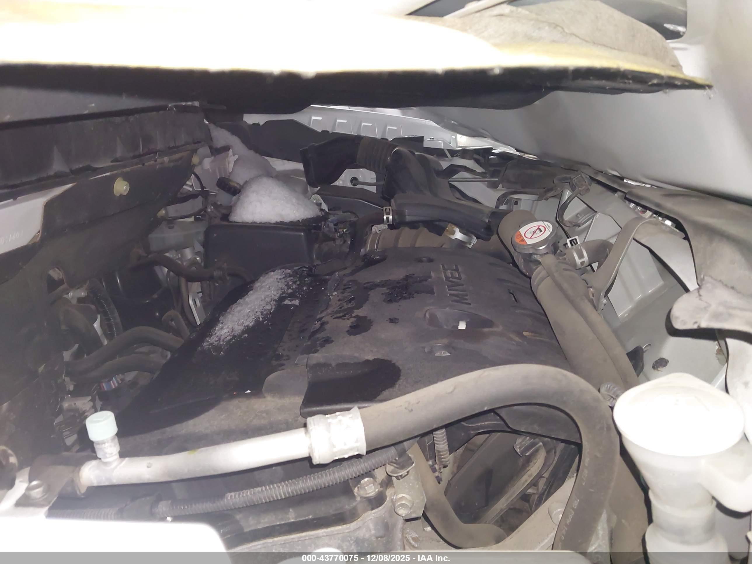MITSUBISHI OUTLANDER image 10