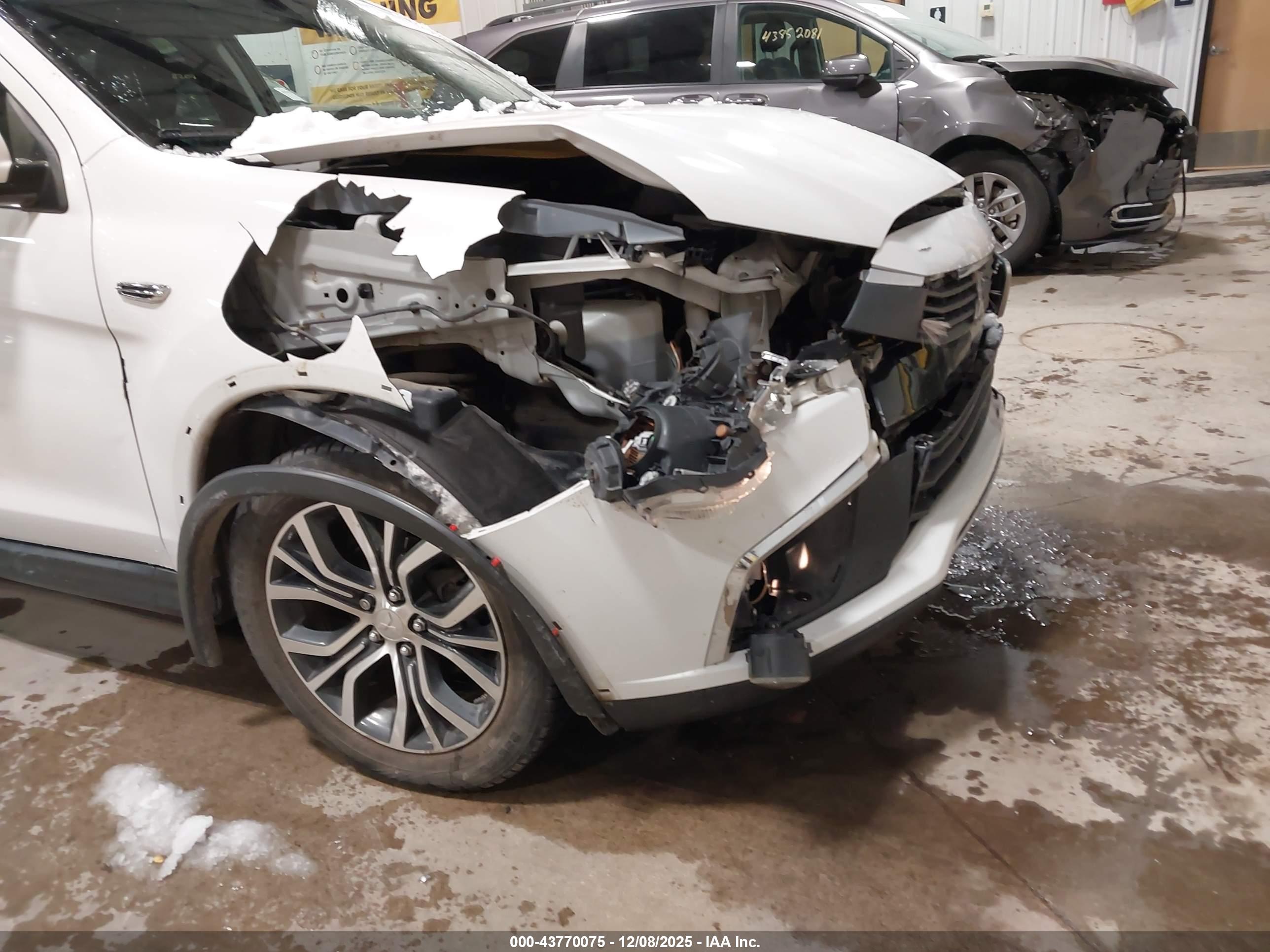 MITSUBISHI OUTLANDER image 6