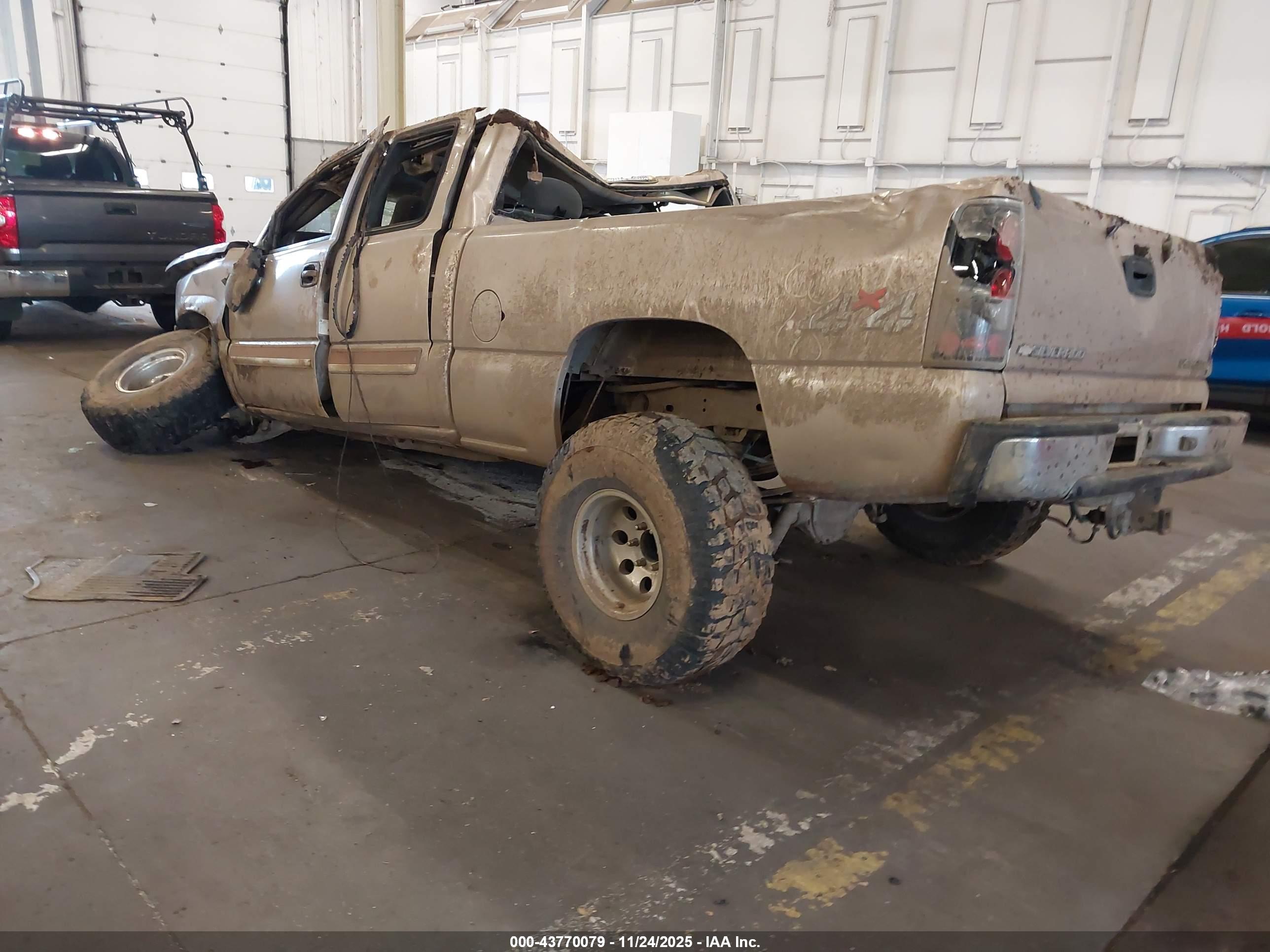 CHEVROLET SILVERADO image 3