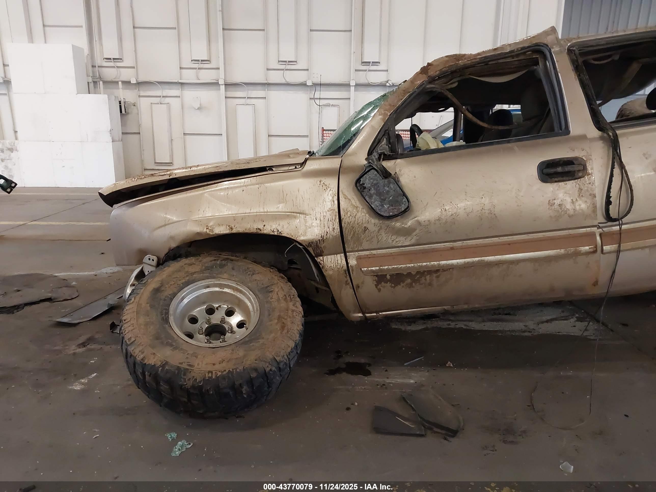 CHEVROLET SILVERADO image 6