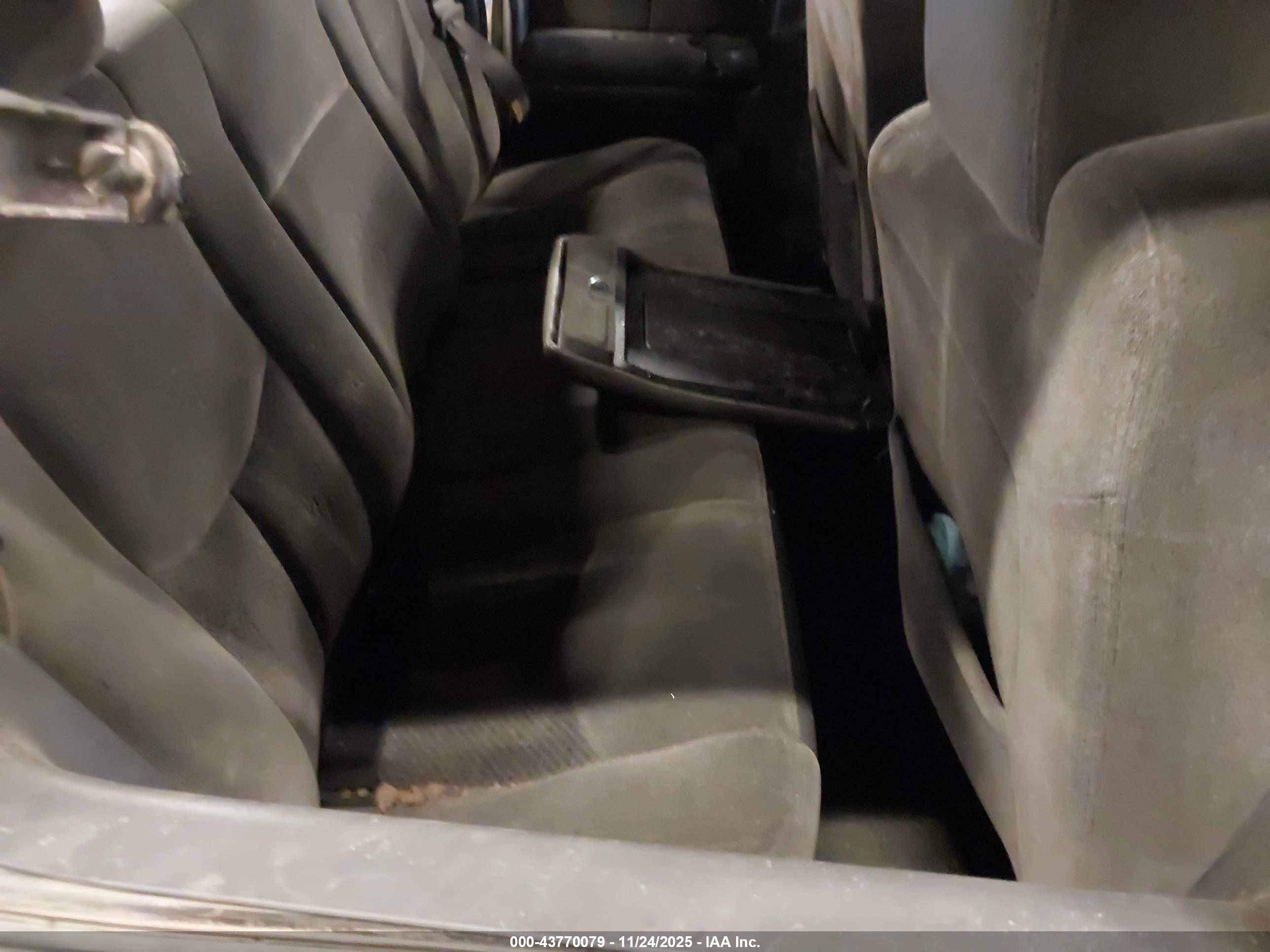 CHEVROLET SILVERADO image 8