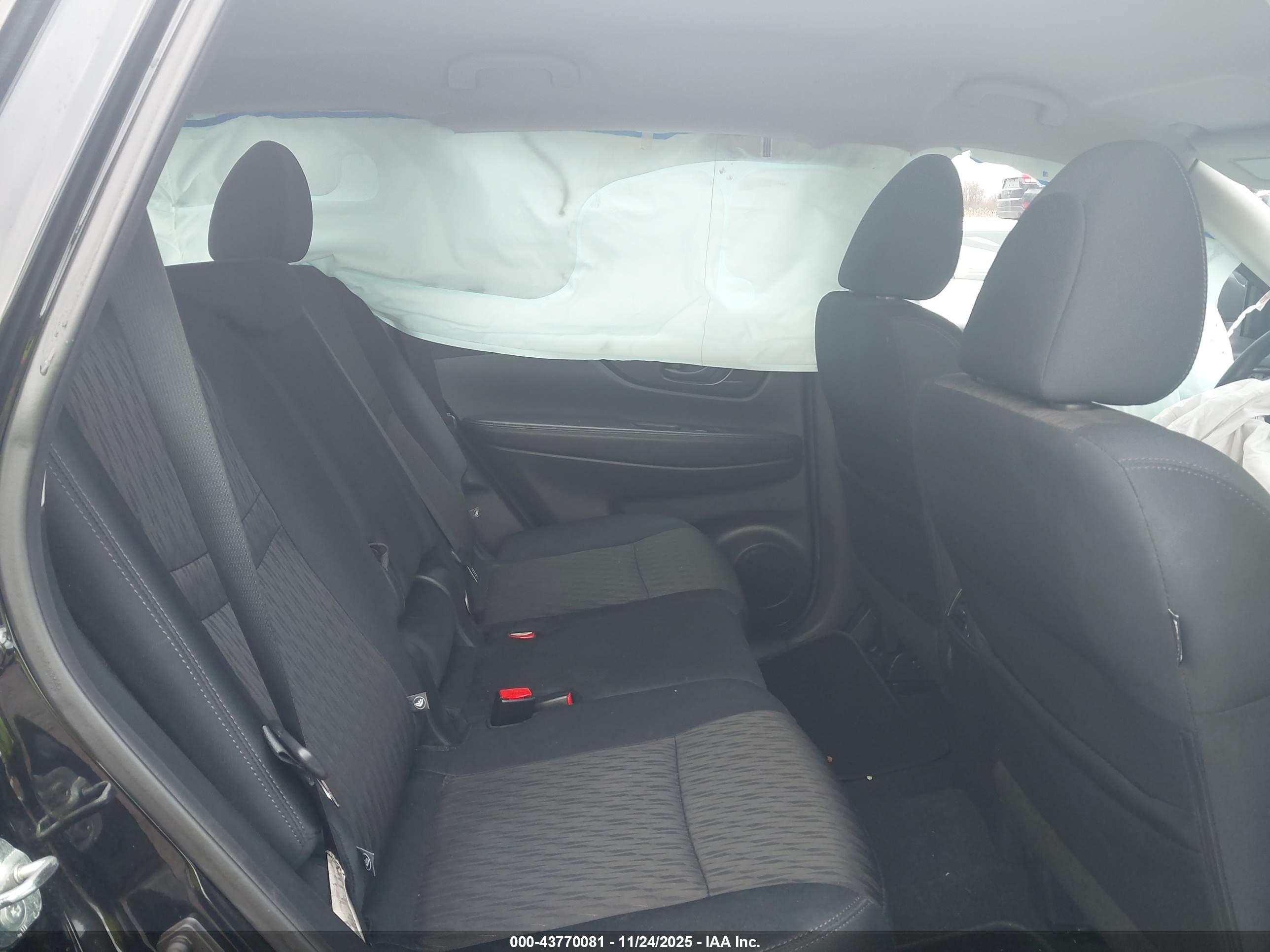 NISSAN ROGUE image 8