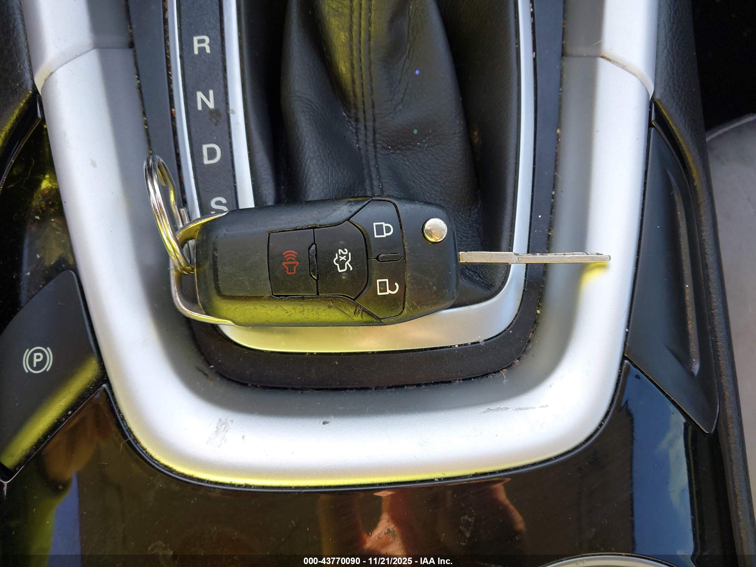 FORD FUSION image 11