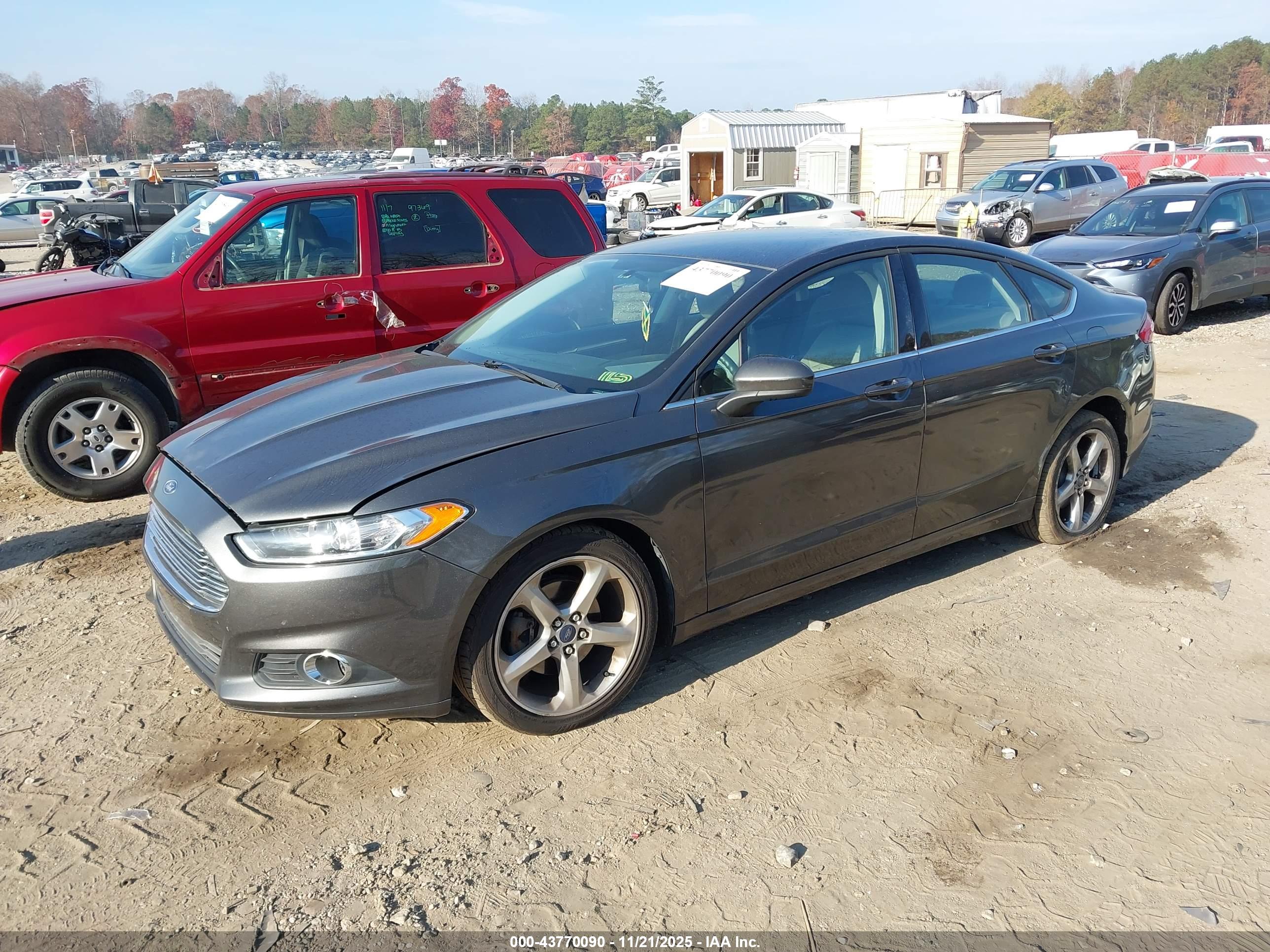 FORD FUSION image 2