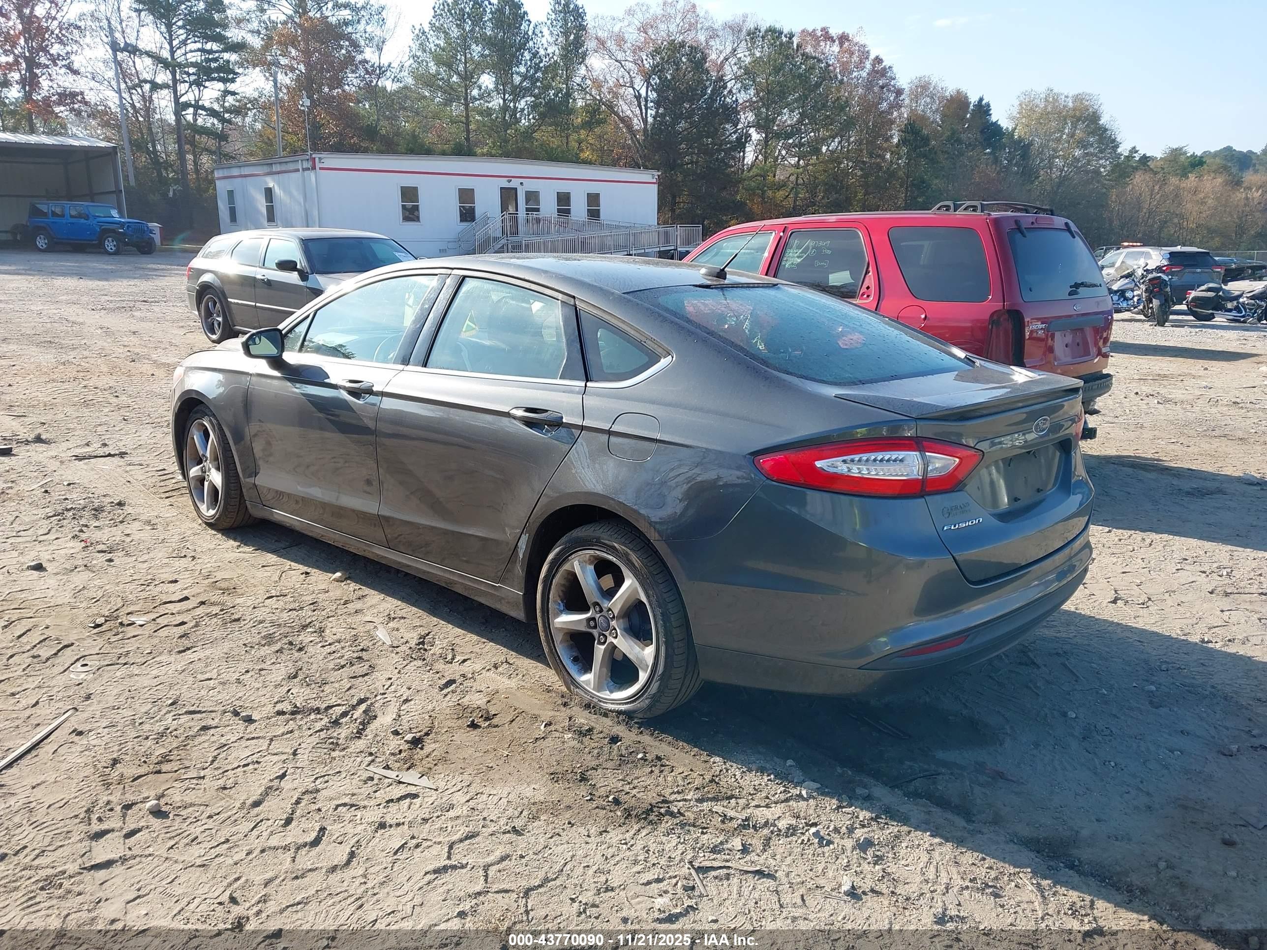 FORD FUSION image 3