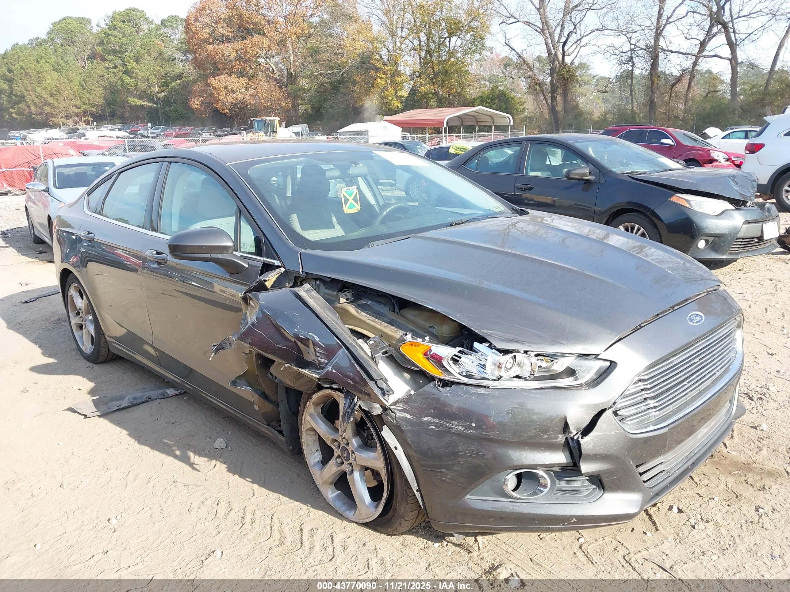 FORD FUSION image 6