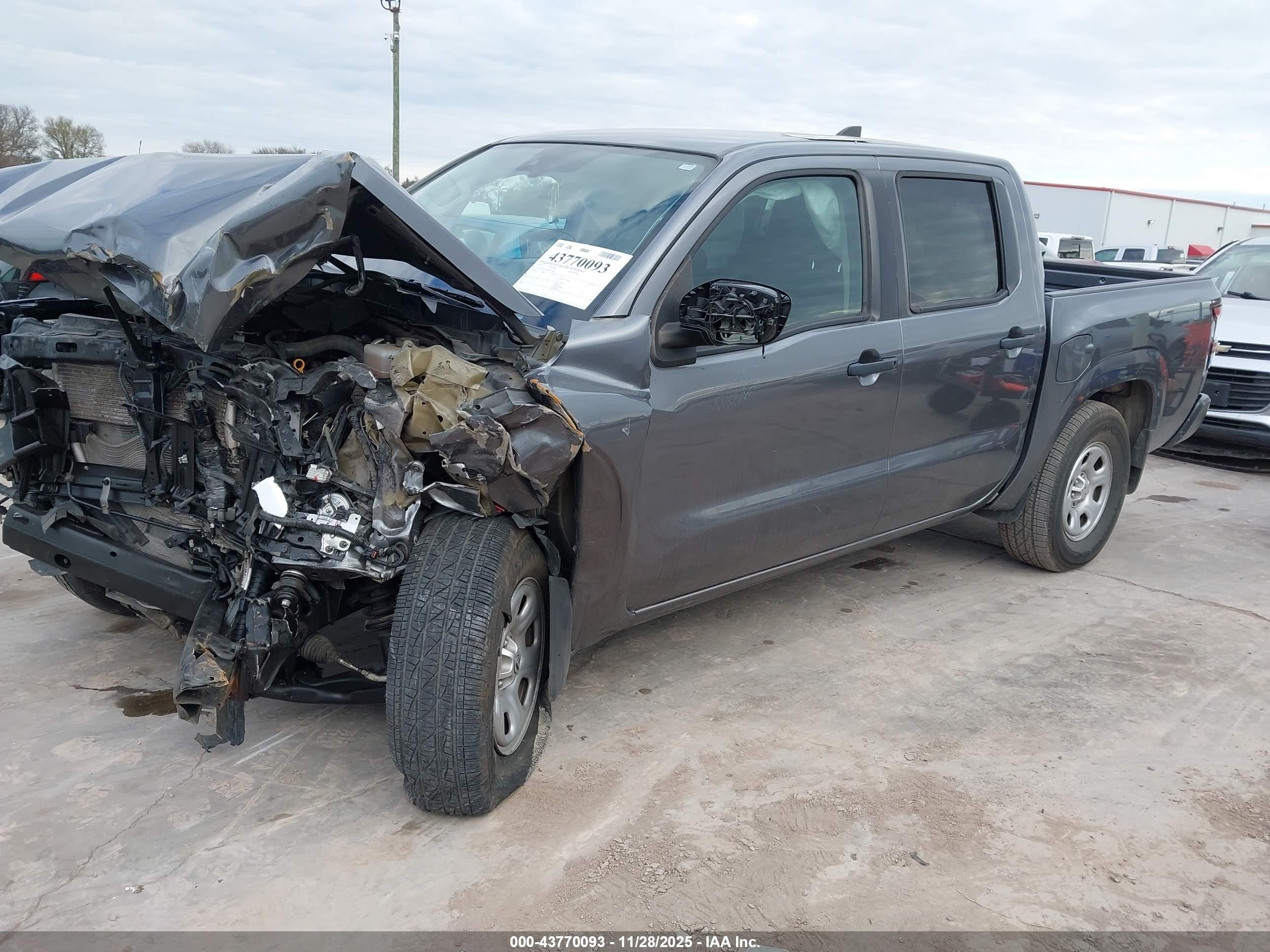 NISSAN FRONTIER image 2
