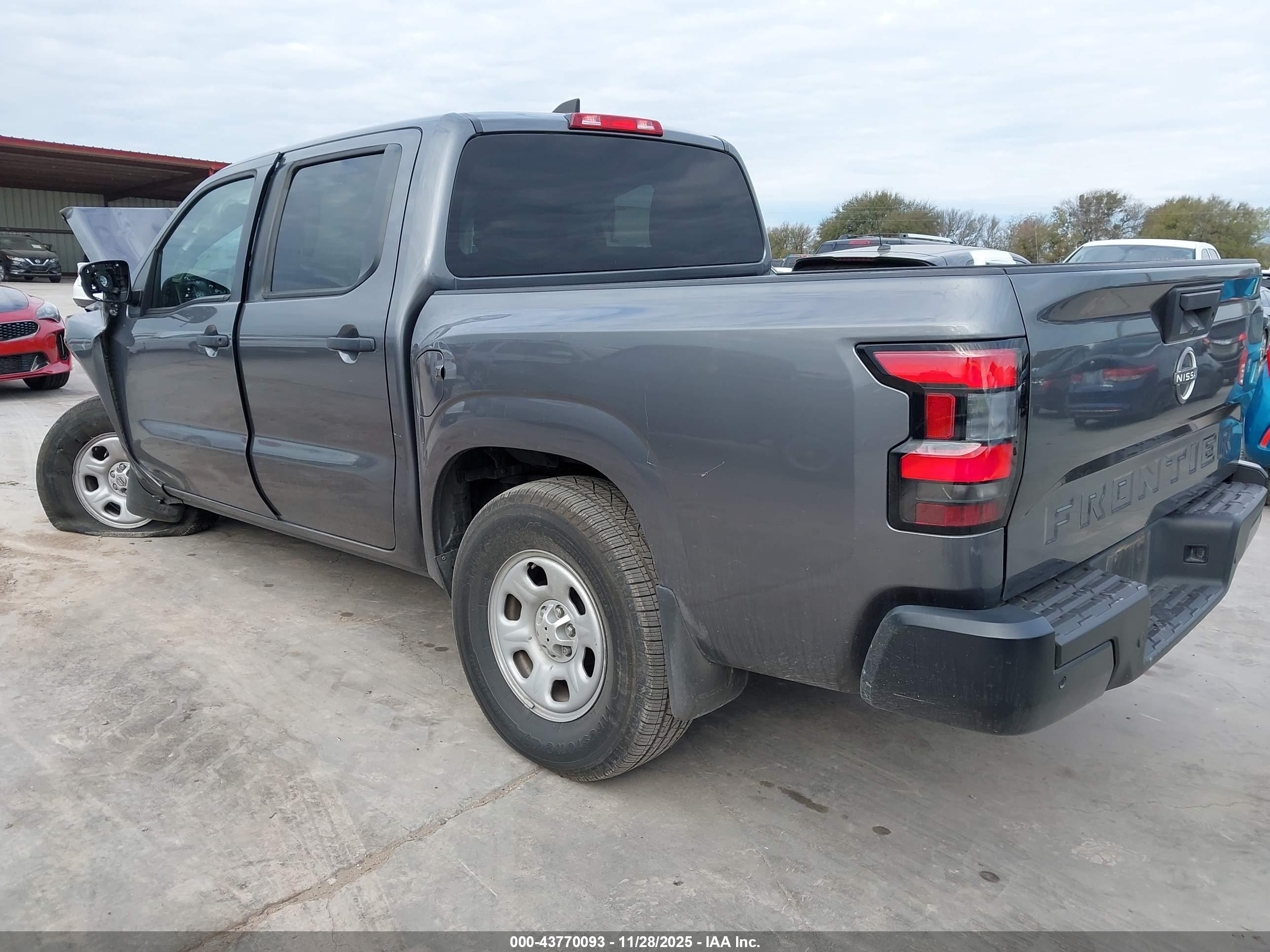 NISSAN FRONTIER image 3