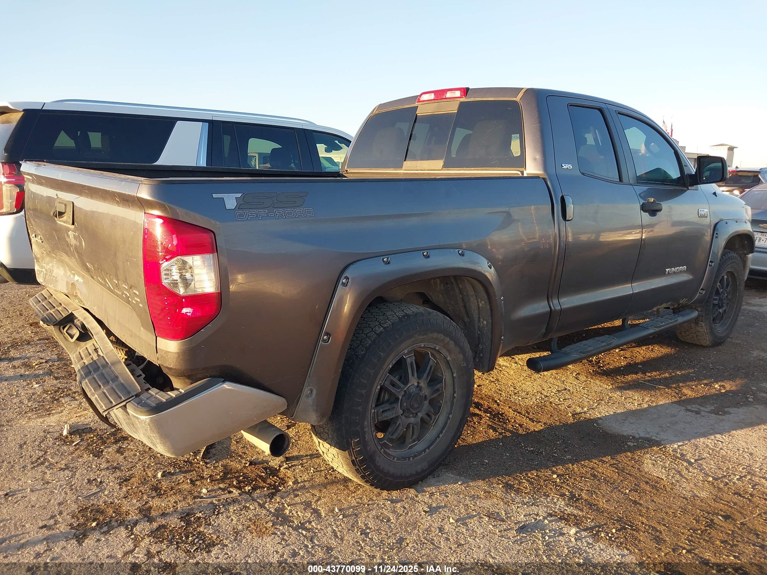 TOYOTA TUNDRA image 4