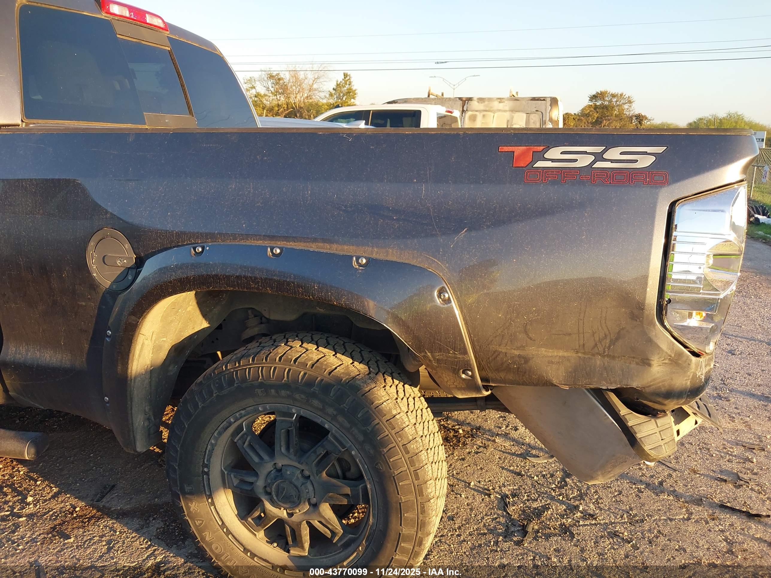 TOYOTA TUNDRA image 6