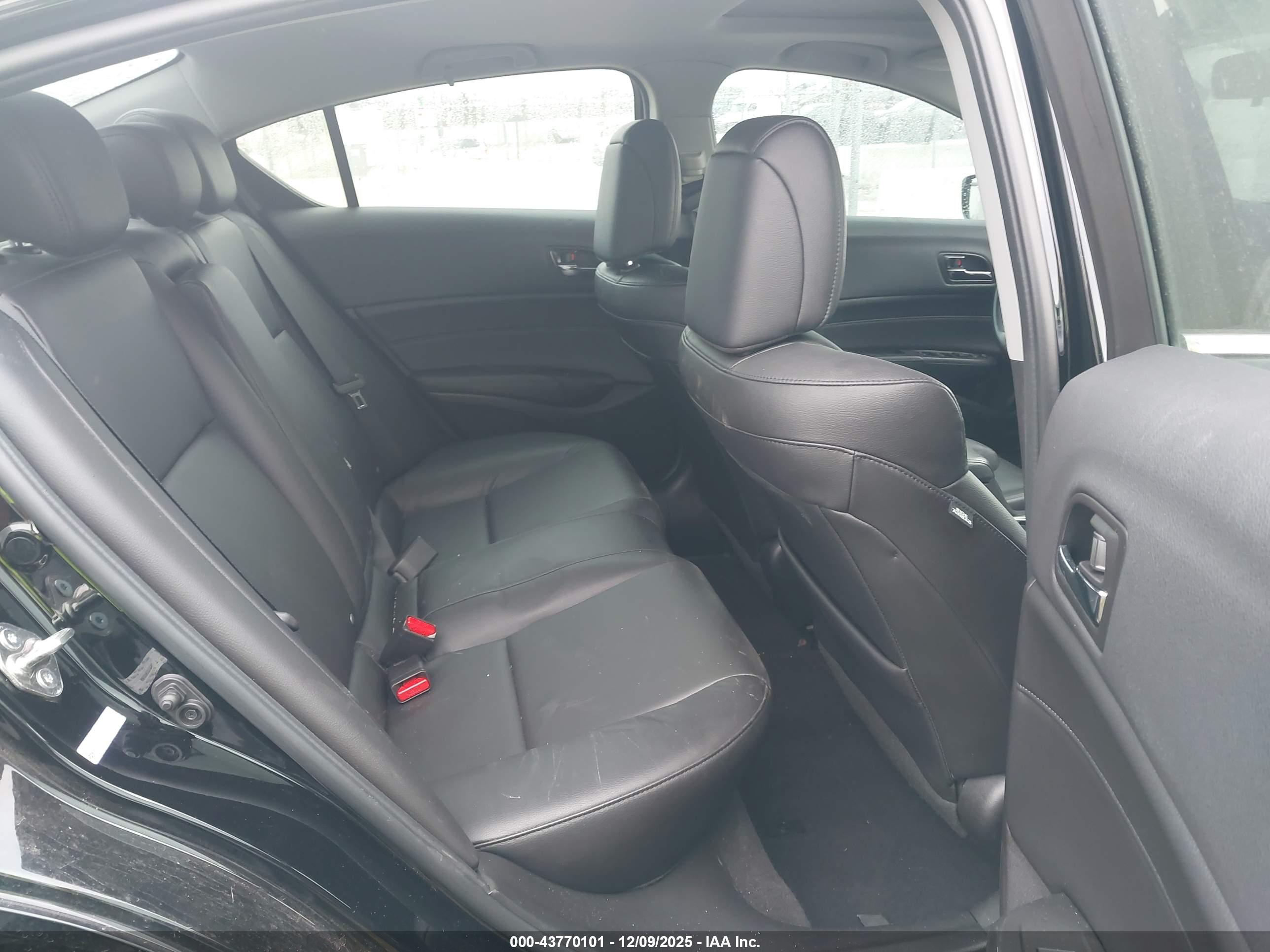 ACURA ILX image 8