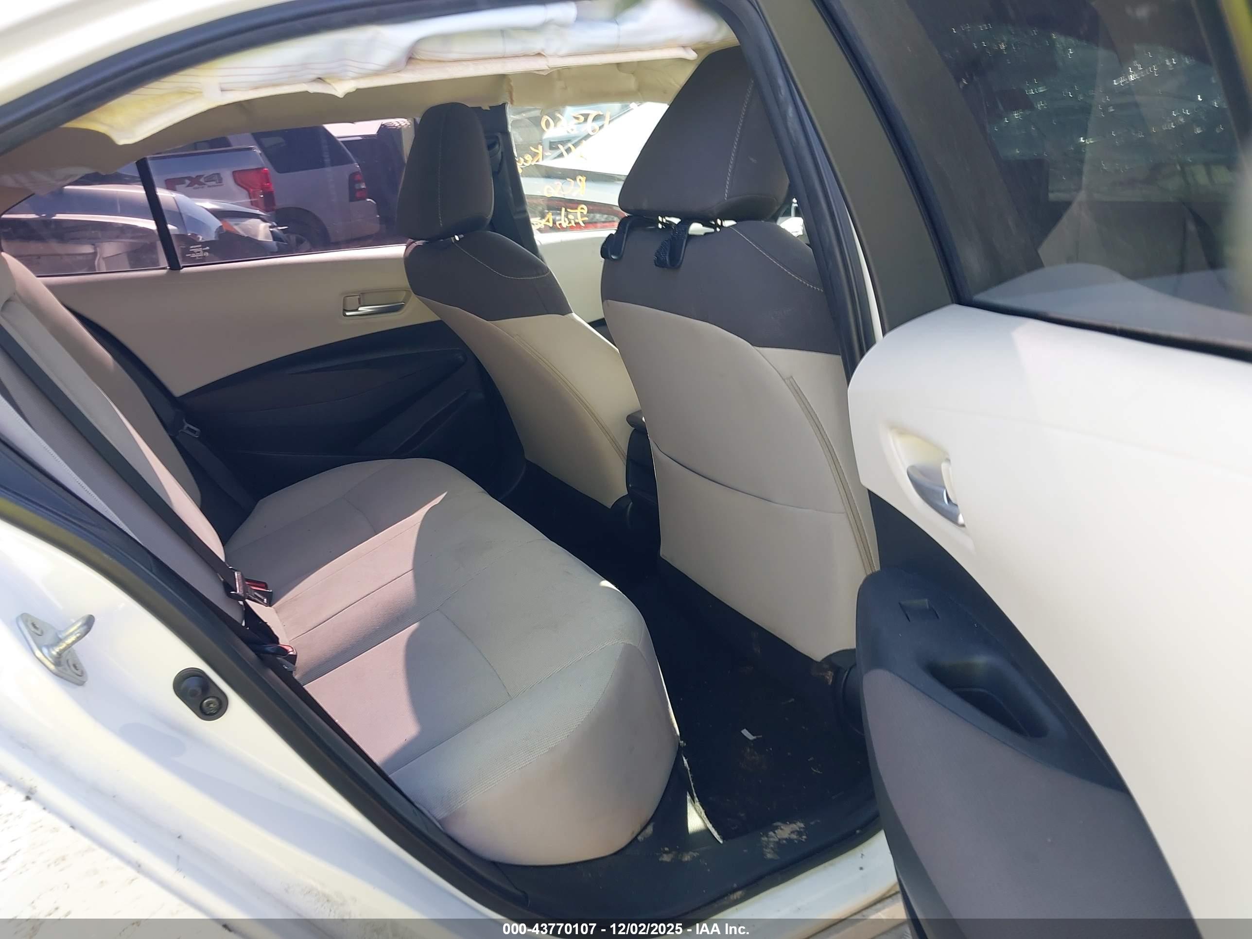 TOYOTA COROLLA image 8