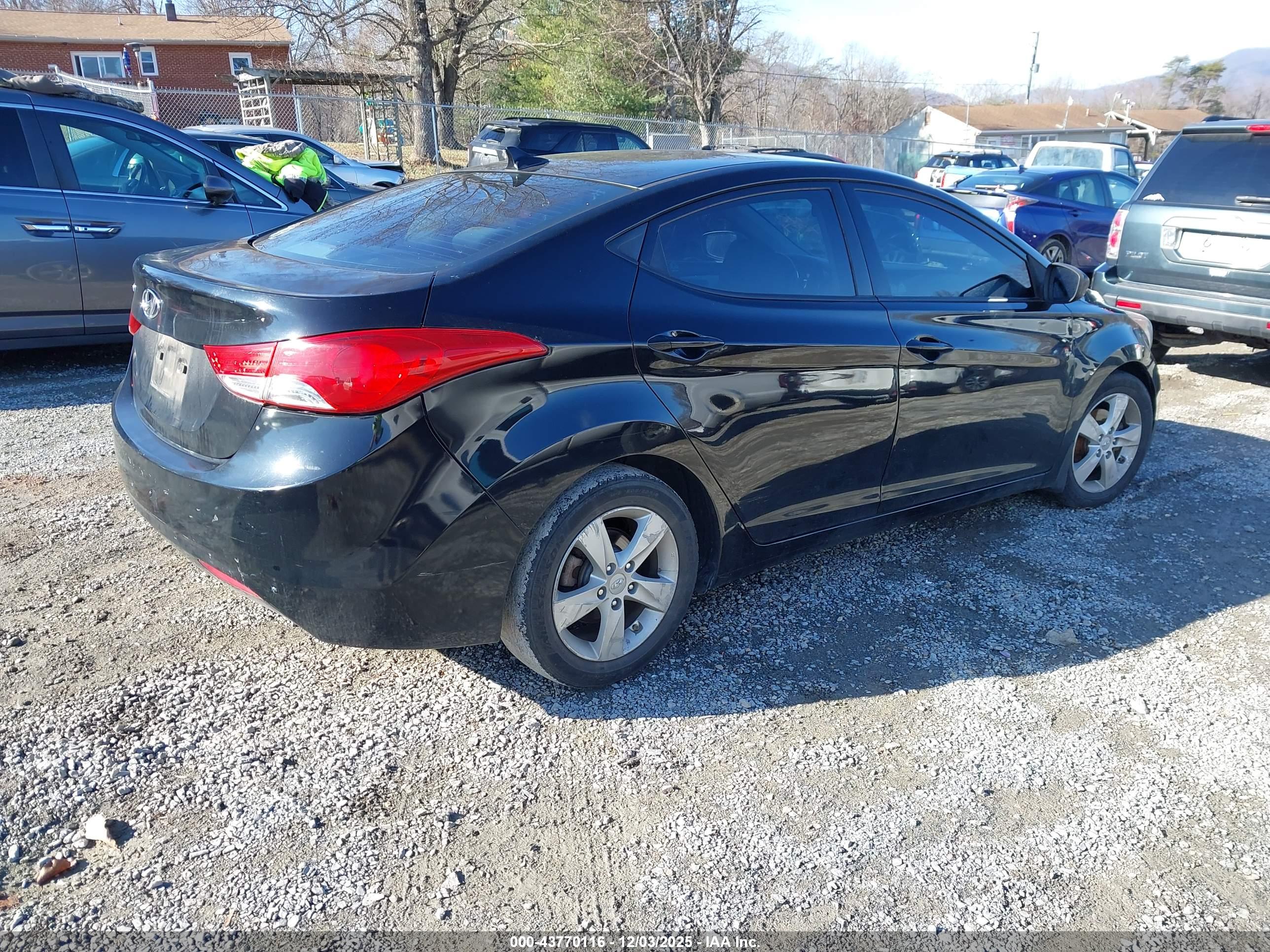 HYUNDAI ELANTRA image 4