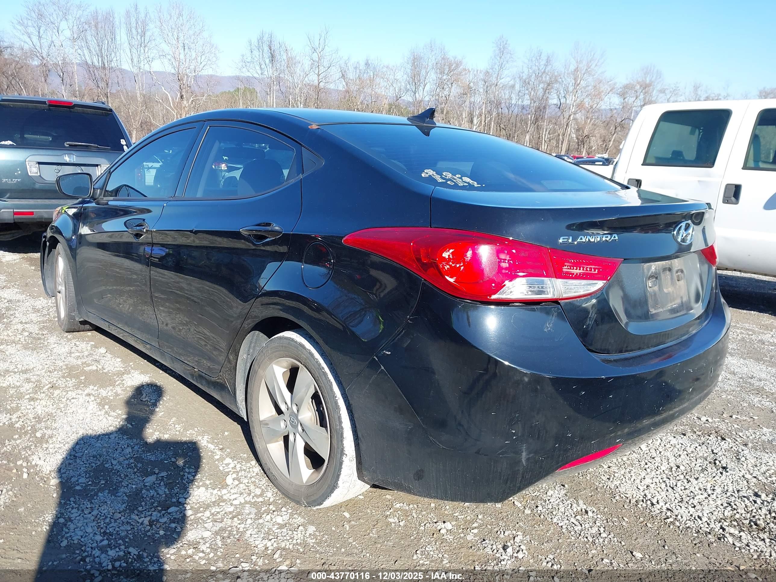 HYUNDAI ELANTRA image 6