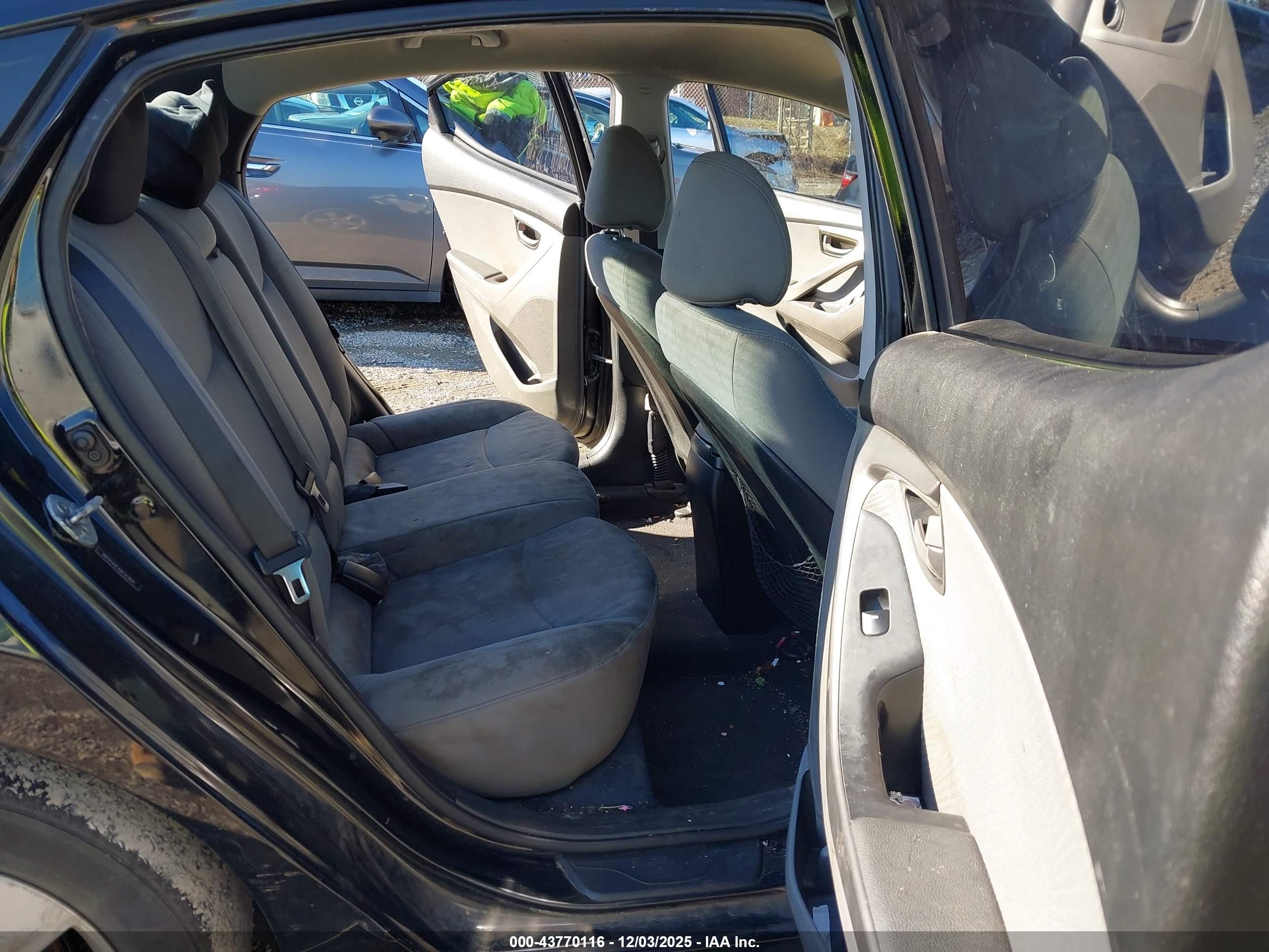 HYUNDAI ELANTRA image 8