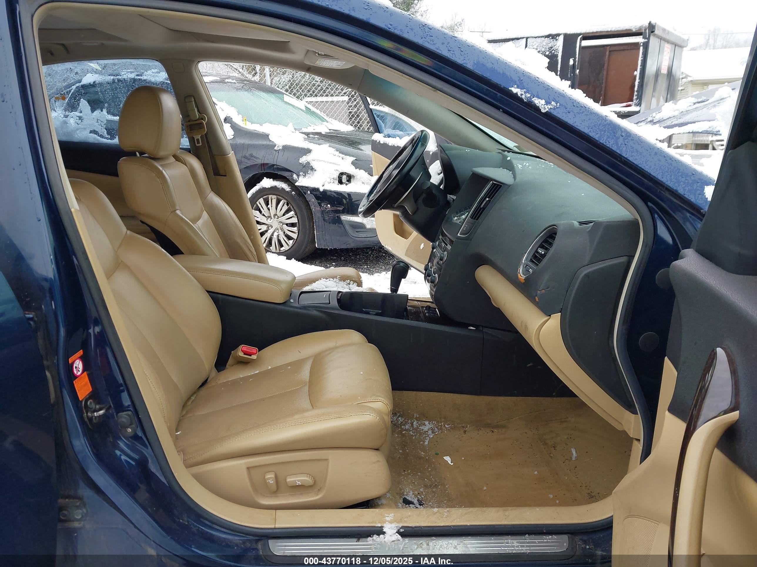 NISSAN MAXIMA image 5