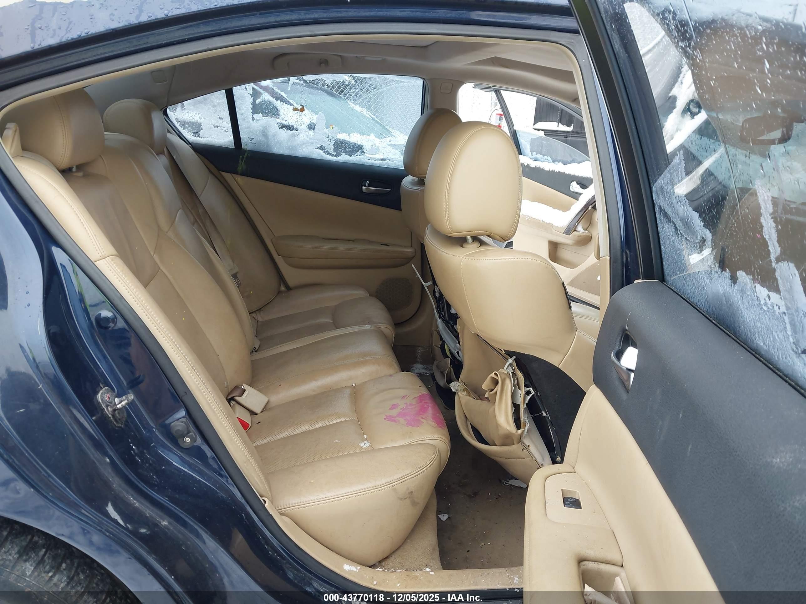 NISSAN MAXIMA image 8