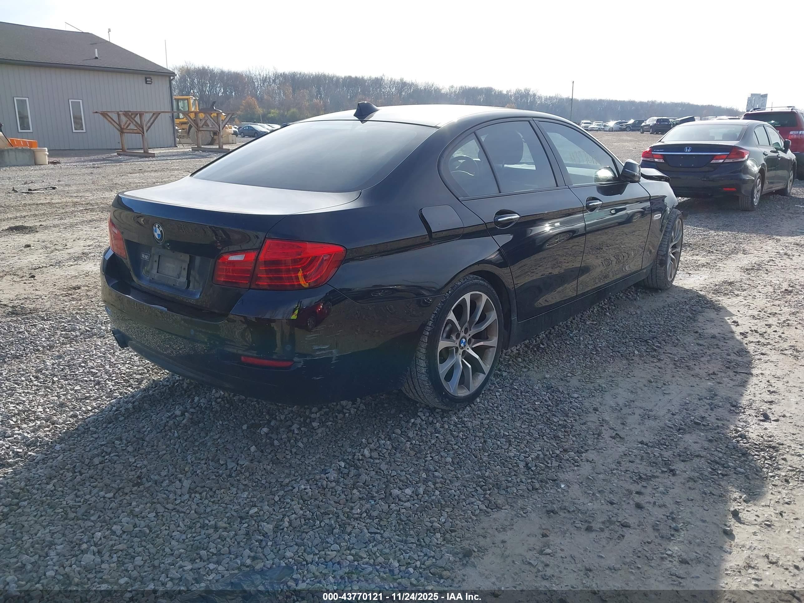 BMW 528I image 4